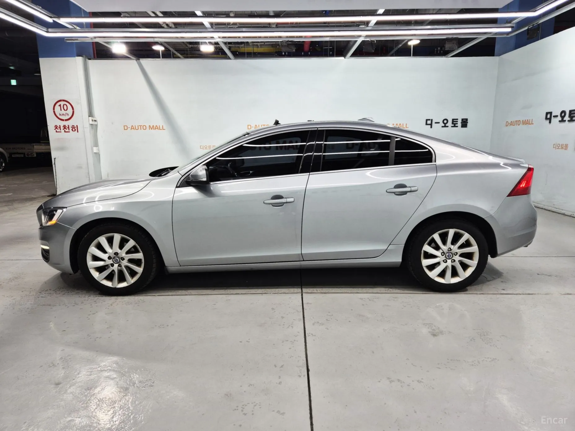 Volvo S60 превью 4