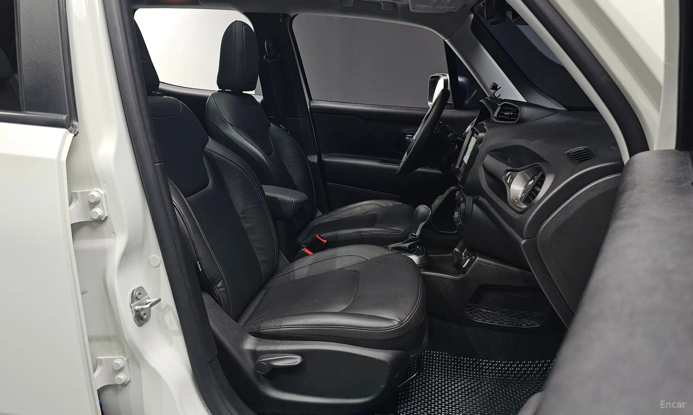 Jeep Renegade превью 10