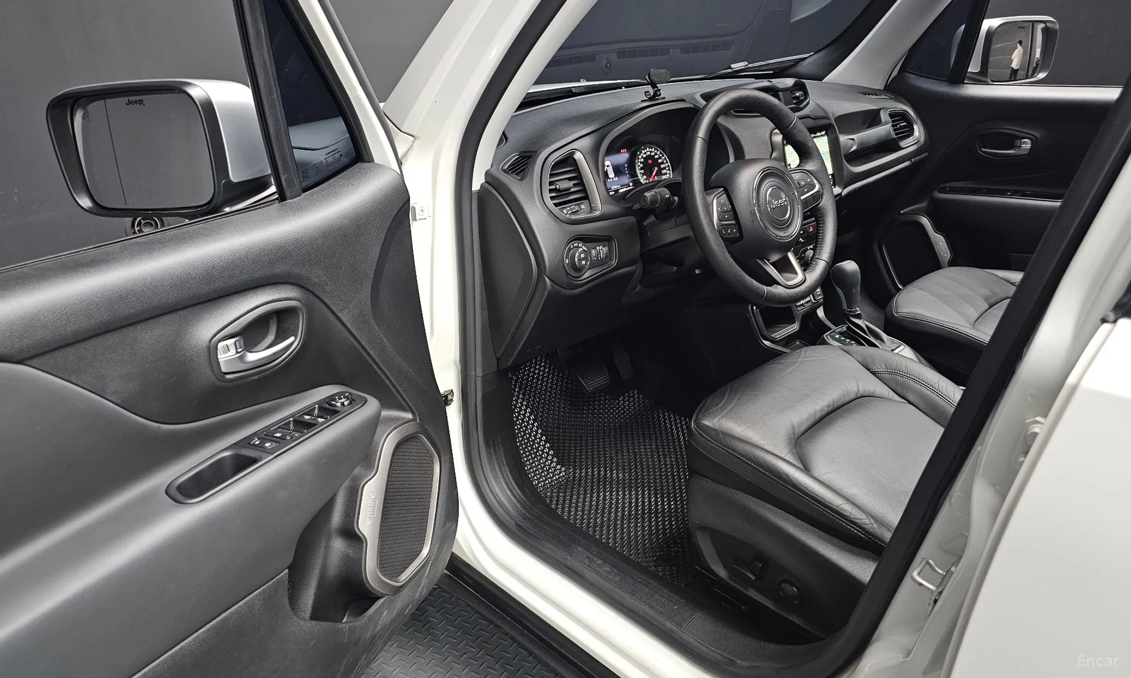 Jeep Renegade превью 11
