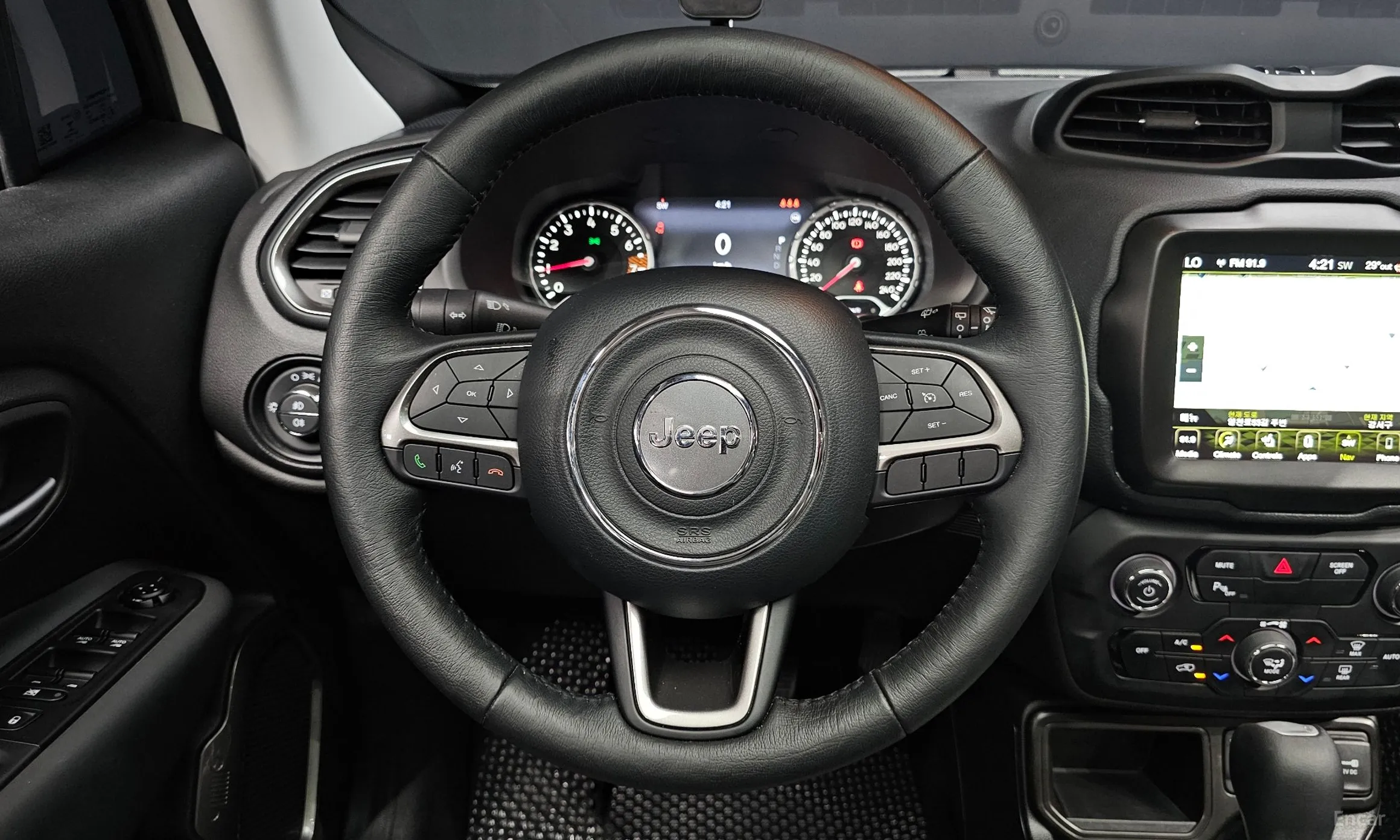 Jeep Renegade превью 13