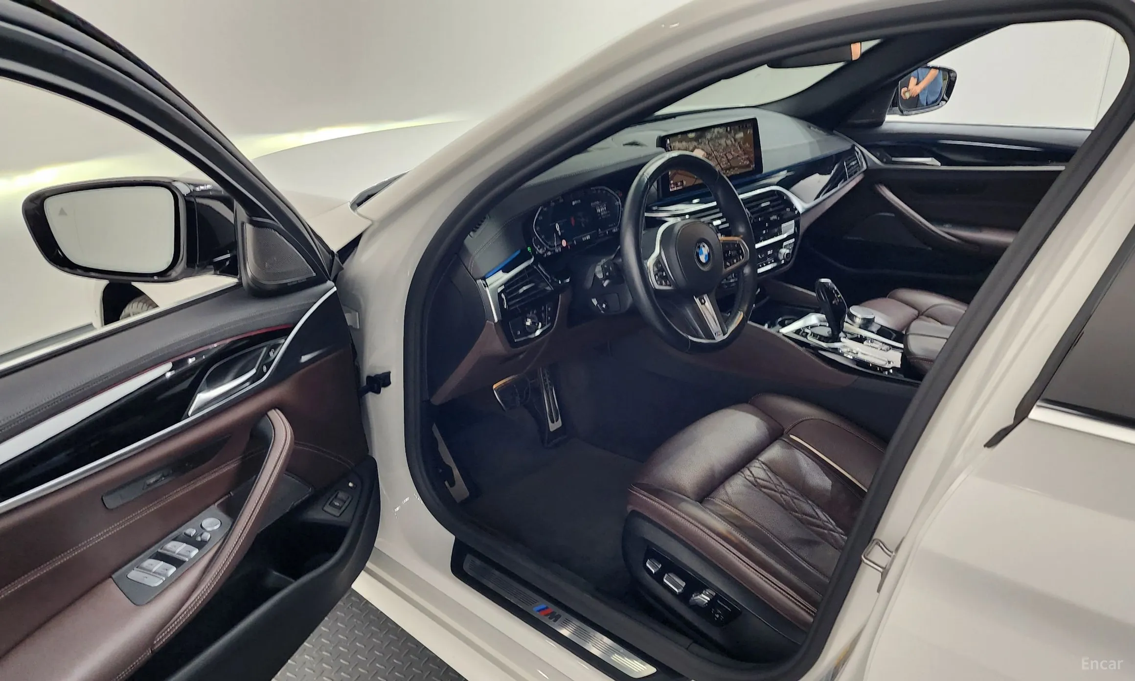 BMW 5 Series (G30) превью 10