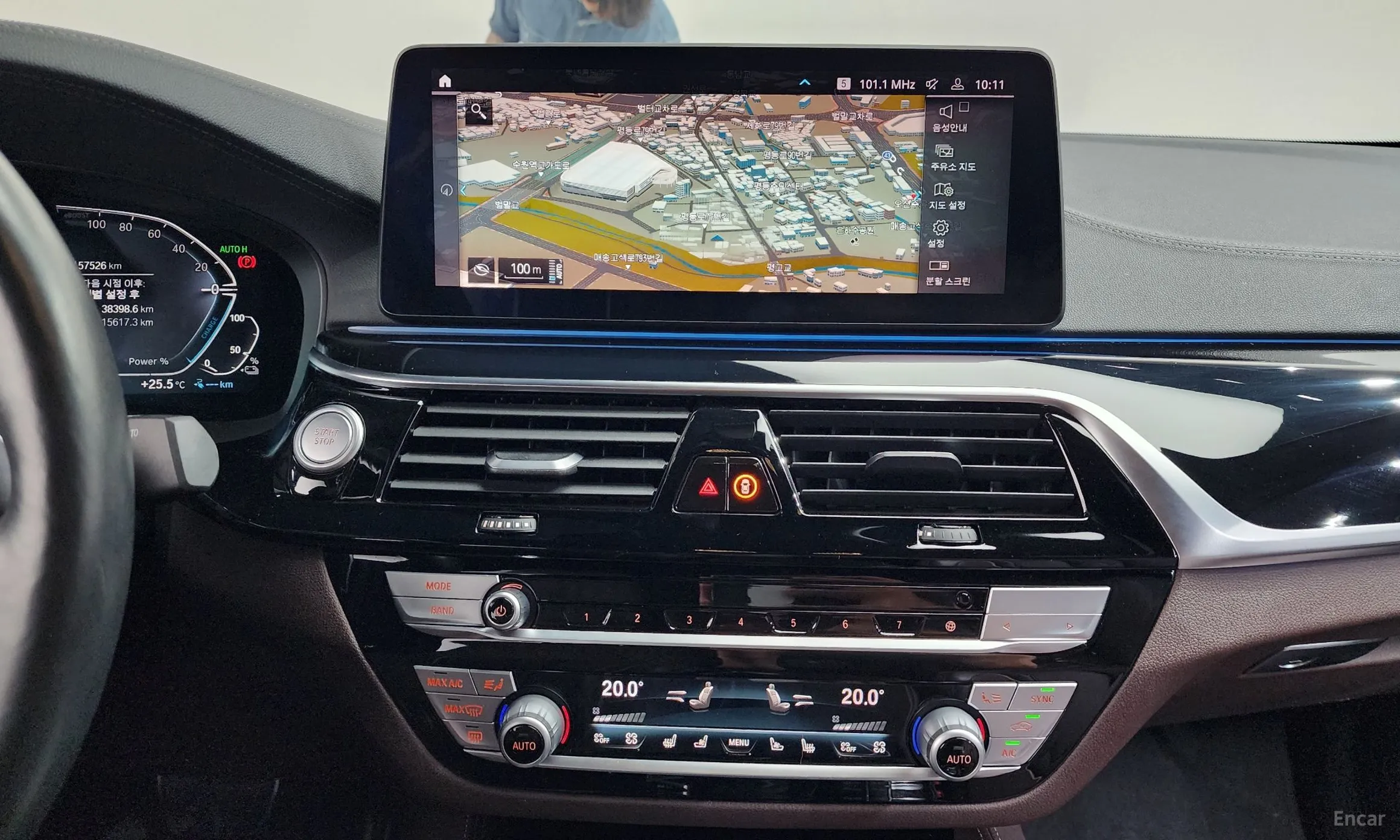 BMW 5 Series (G30) превью 12
