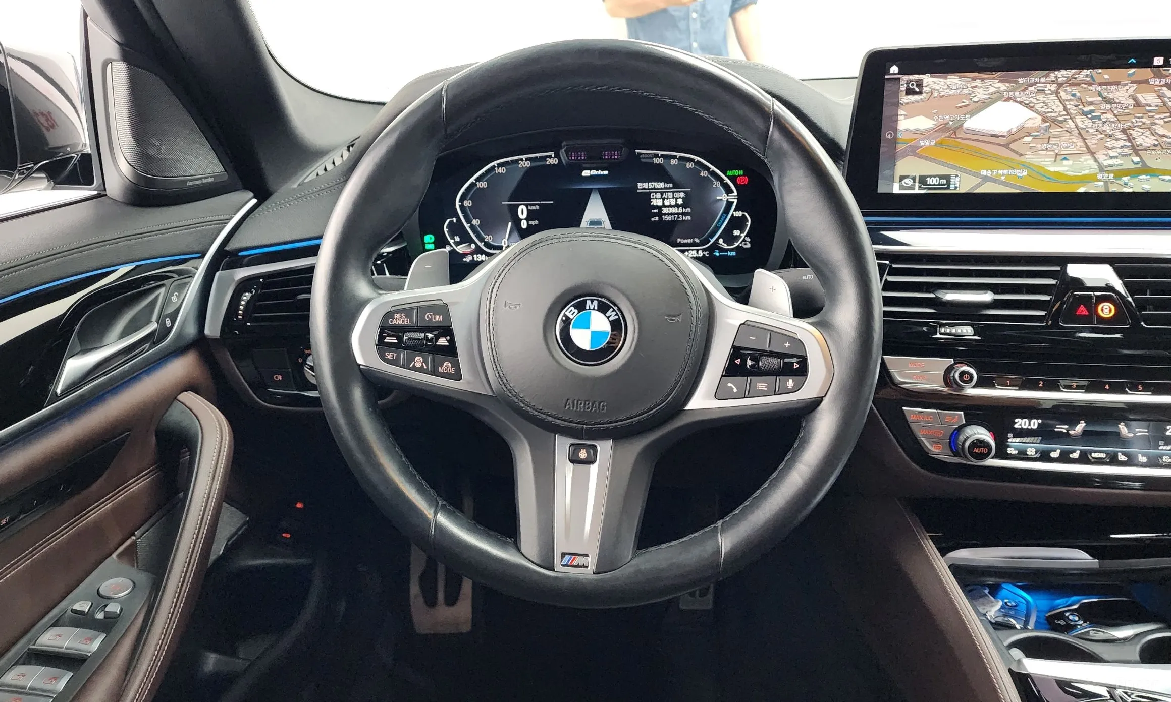 BMW 5 Series (G30) превью 13