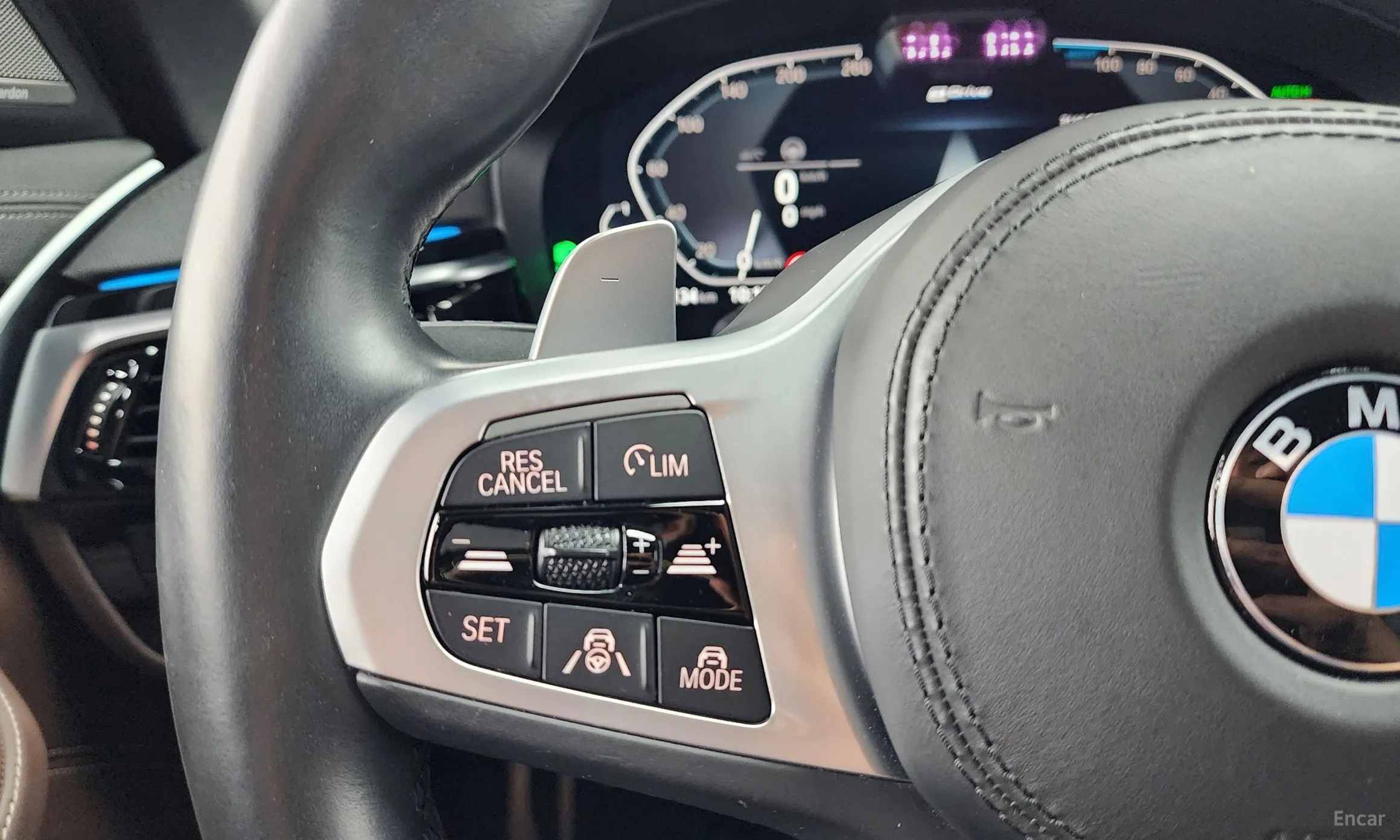 BMW 5 Series (G30) превью 16