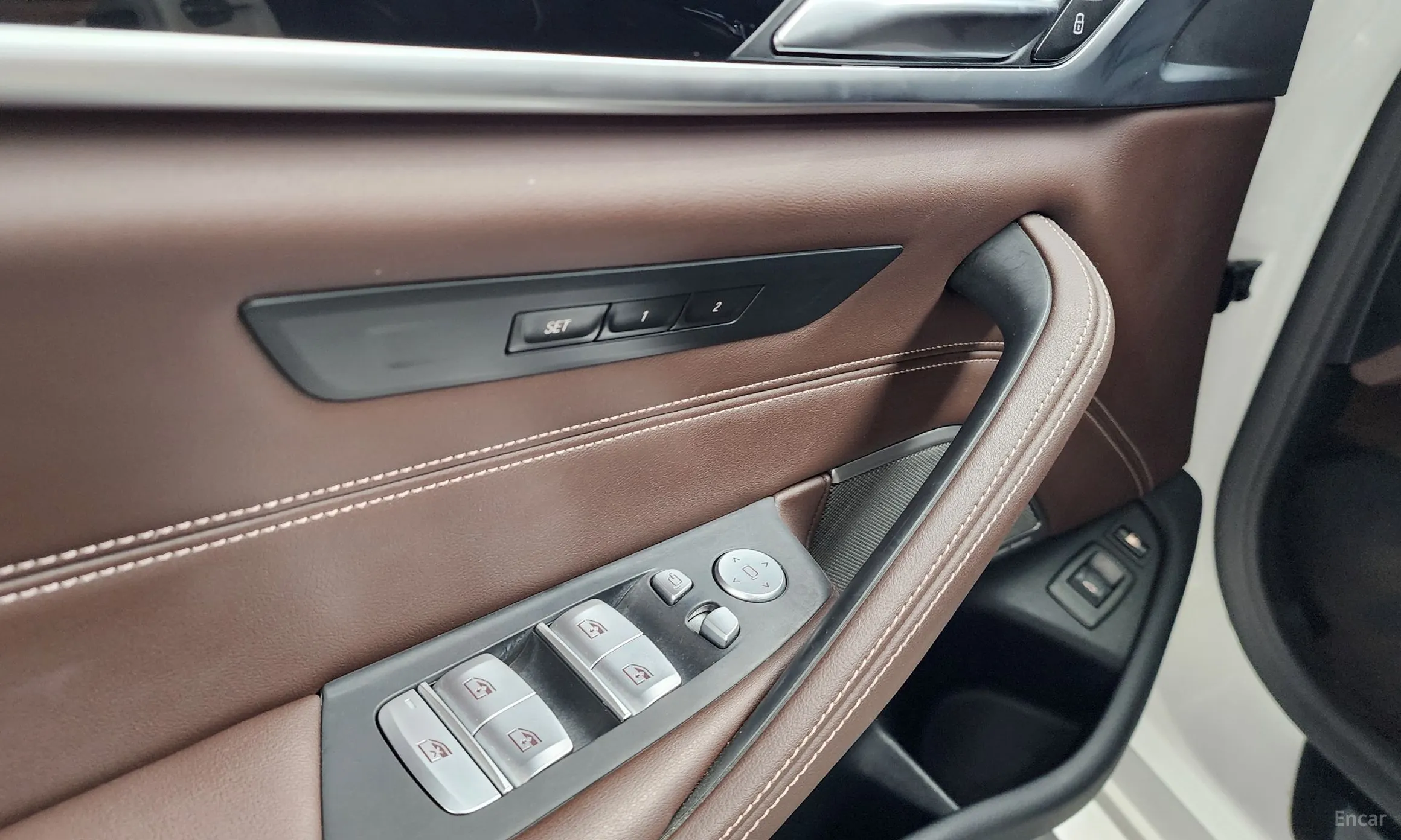 BMW 5 Series (G30) превью 19