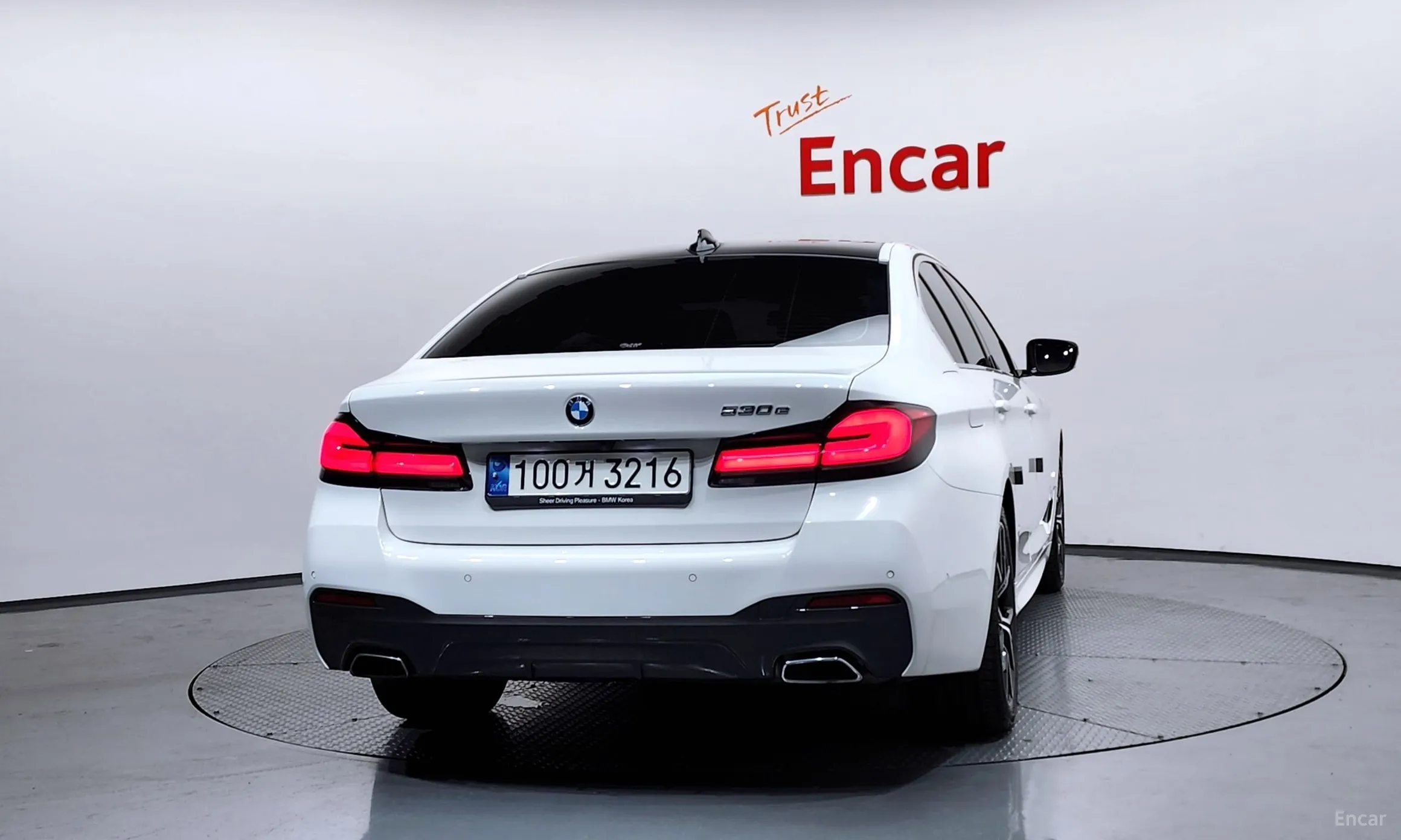 BMW 5 Series (G30) превью 4