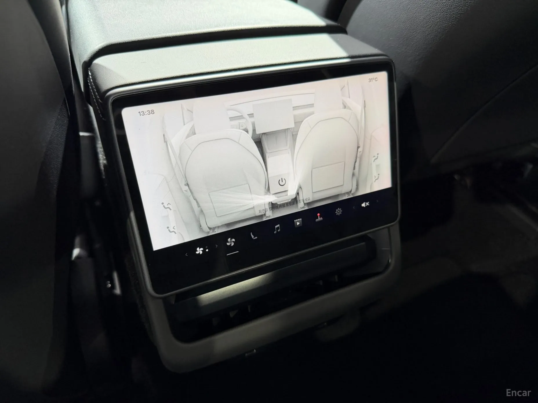 Tesla Model Y превью 16