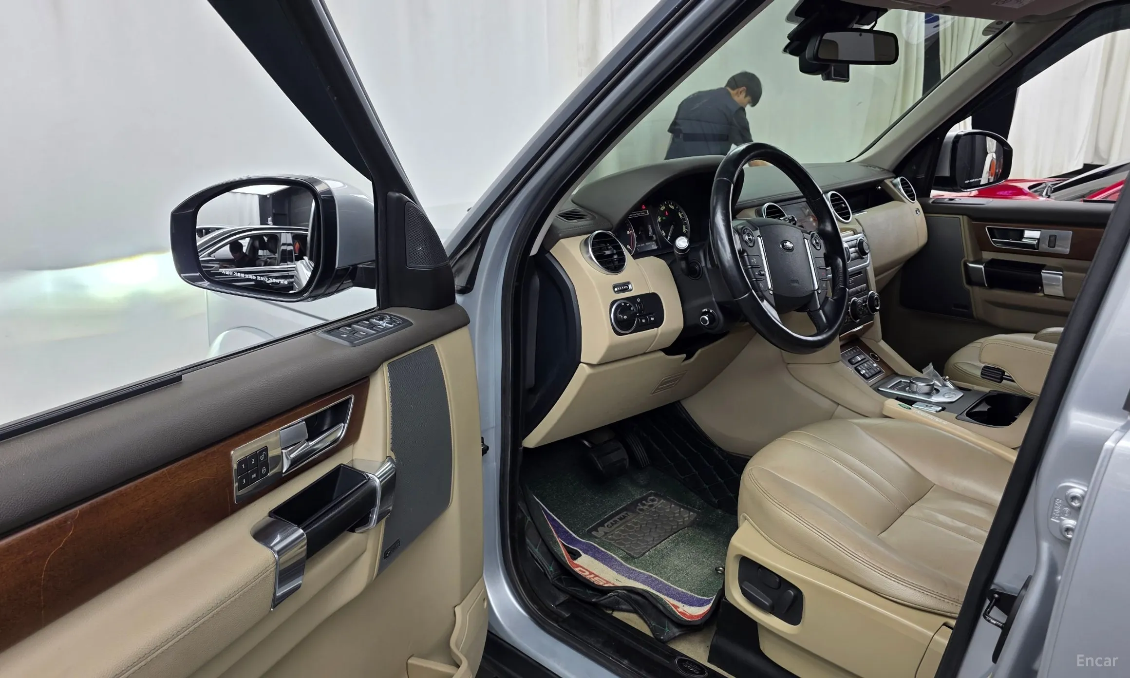Land Rover Discovery 4 превью 10