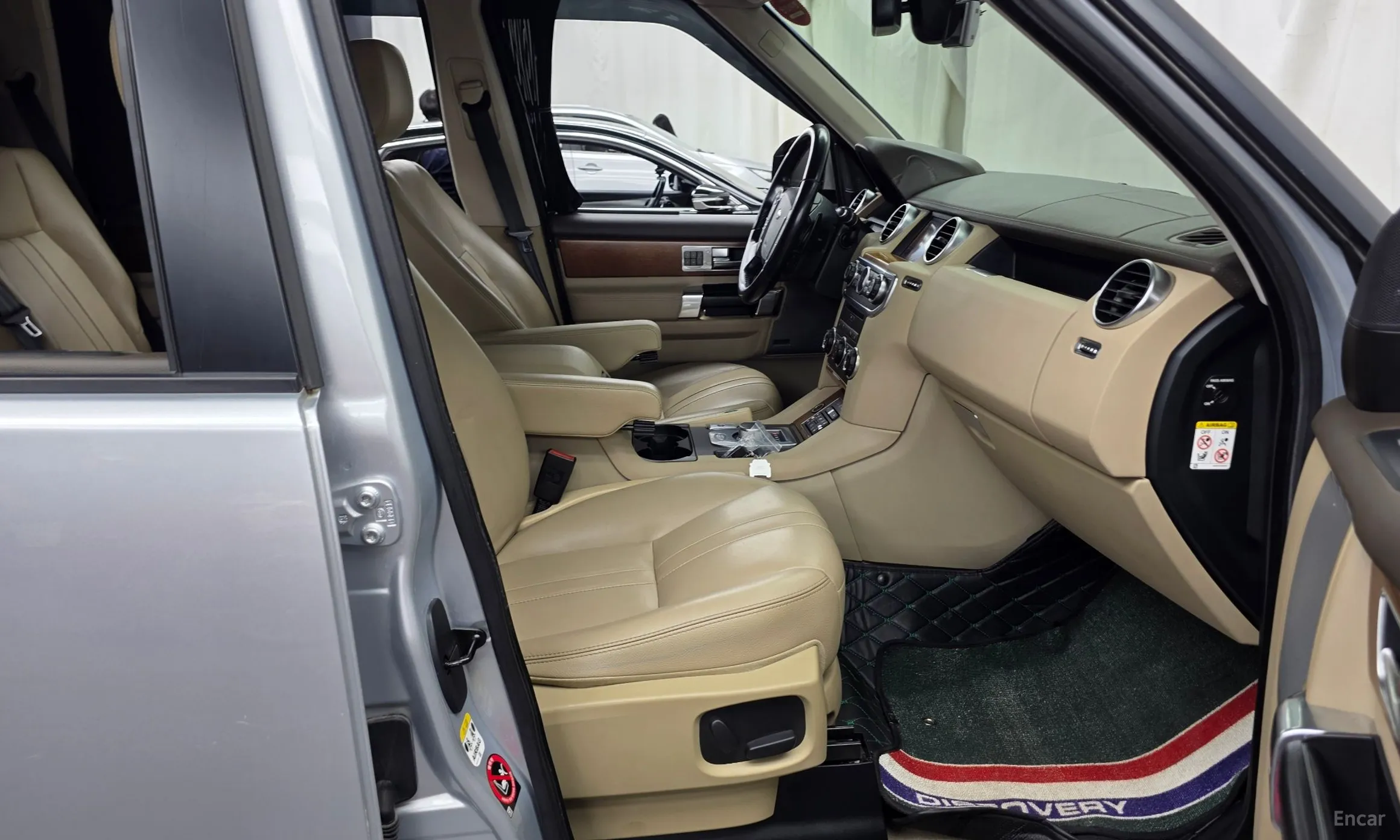 Land Rover Discovery 4 превью 11