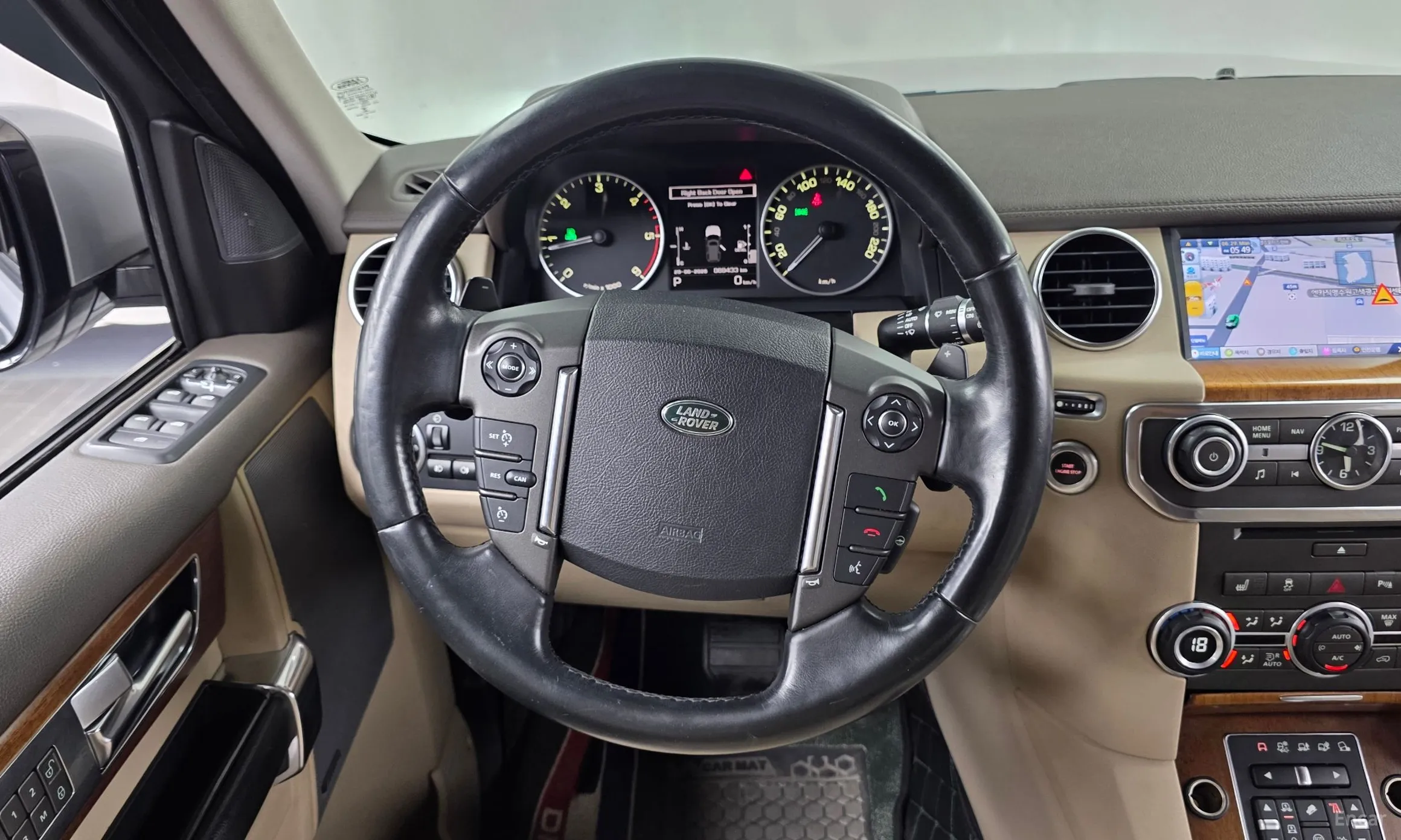 Land Rover Discovery 4 превью 13