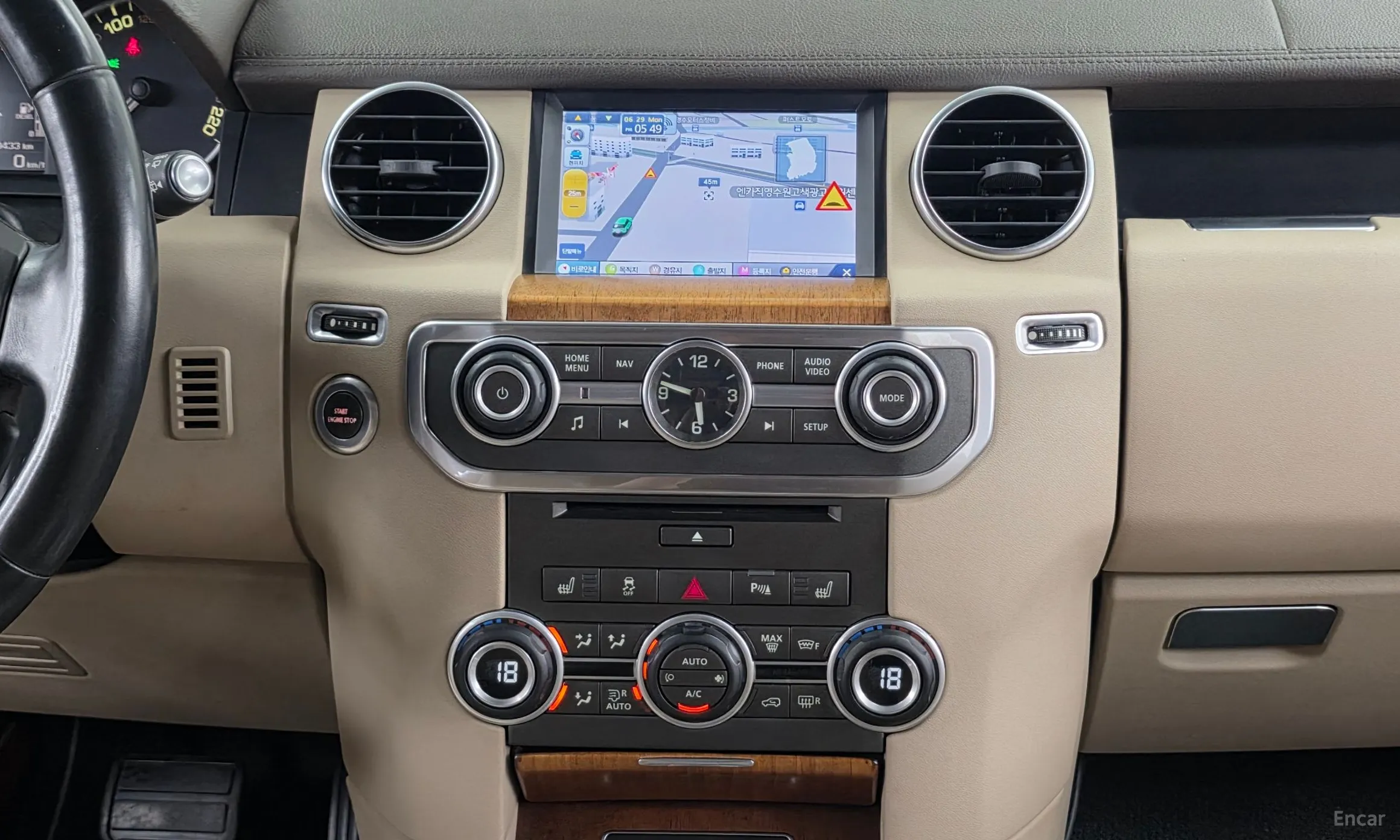 Land Rover Discovery 4 превью 14