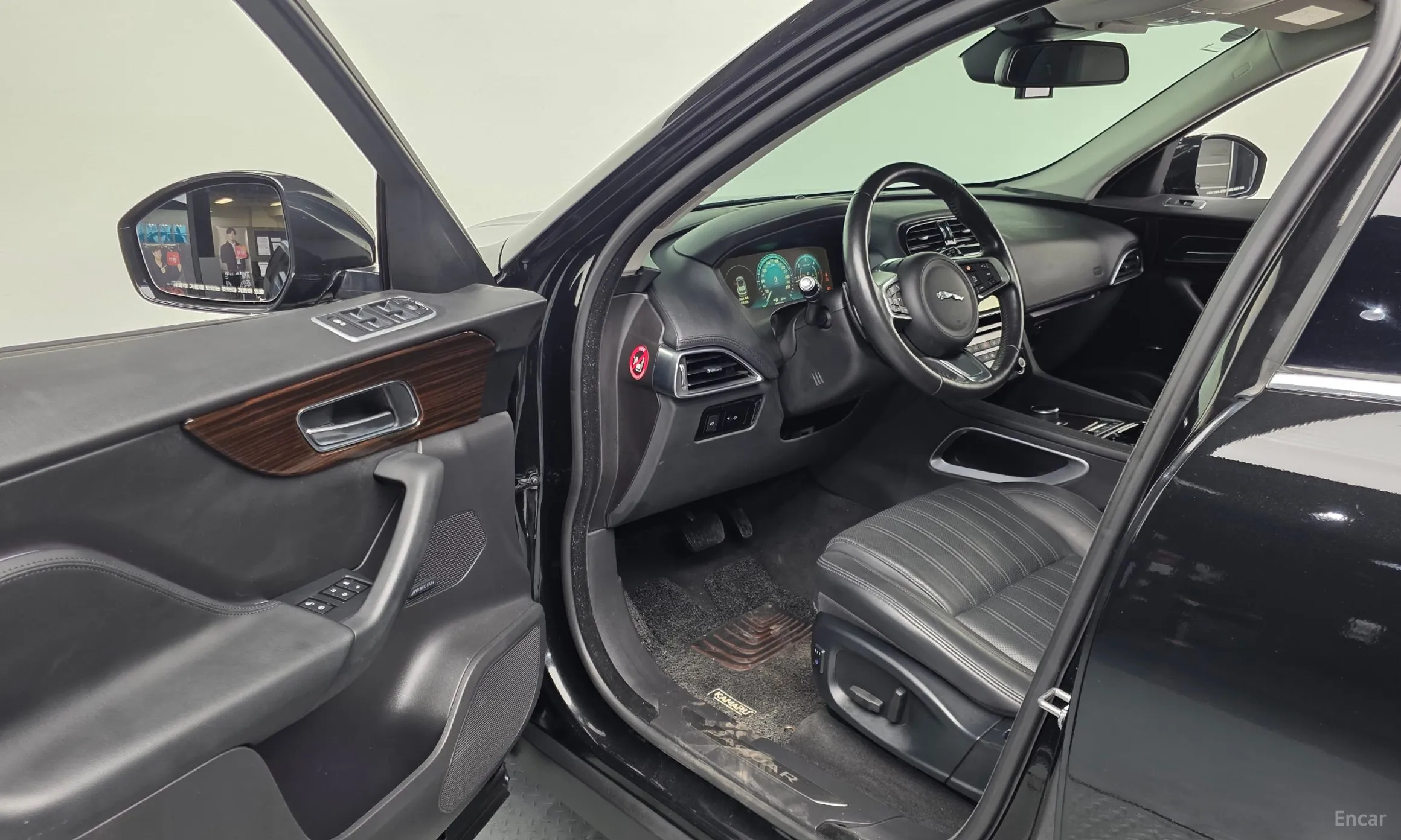 Jaguar F-PACE превью 10