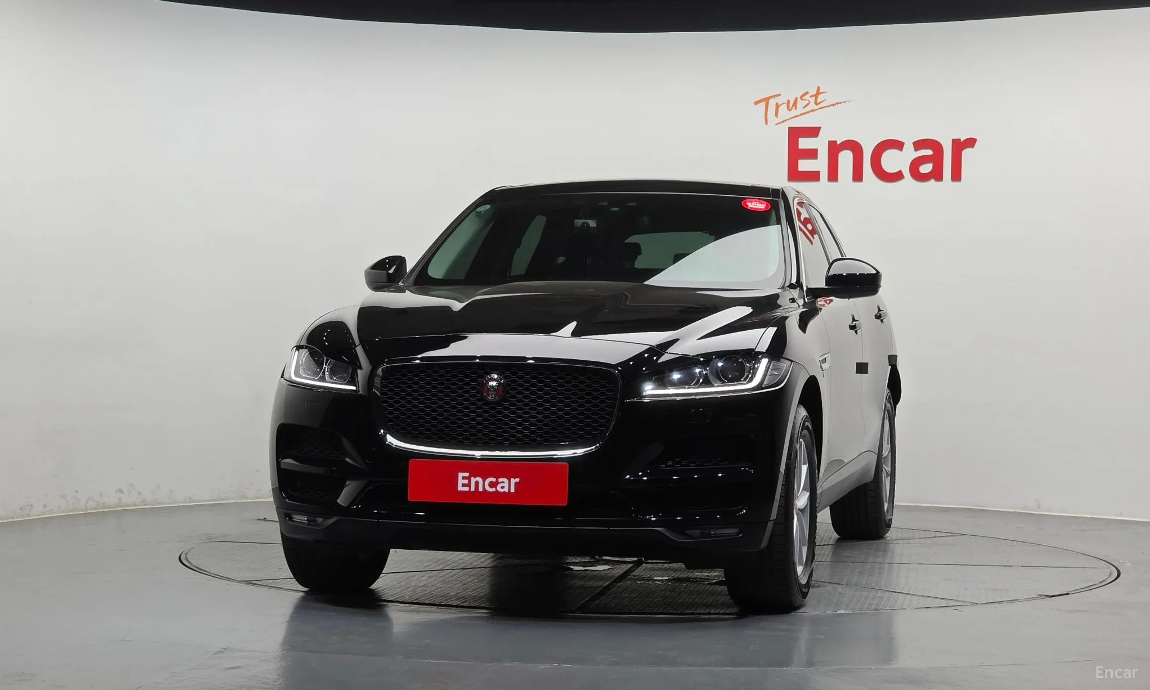 Jaguar F-PACE превью 3