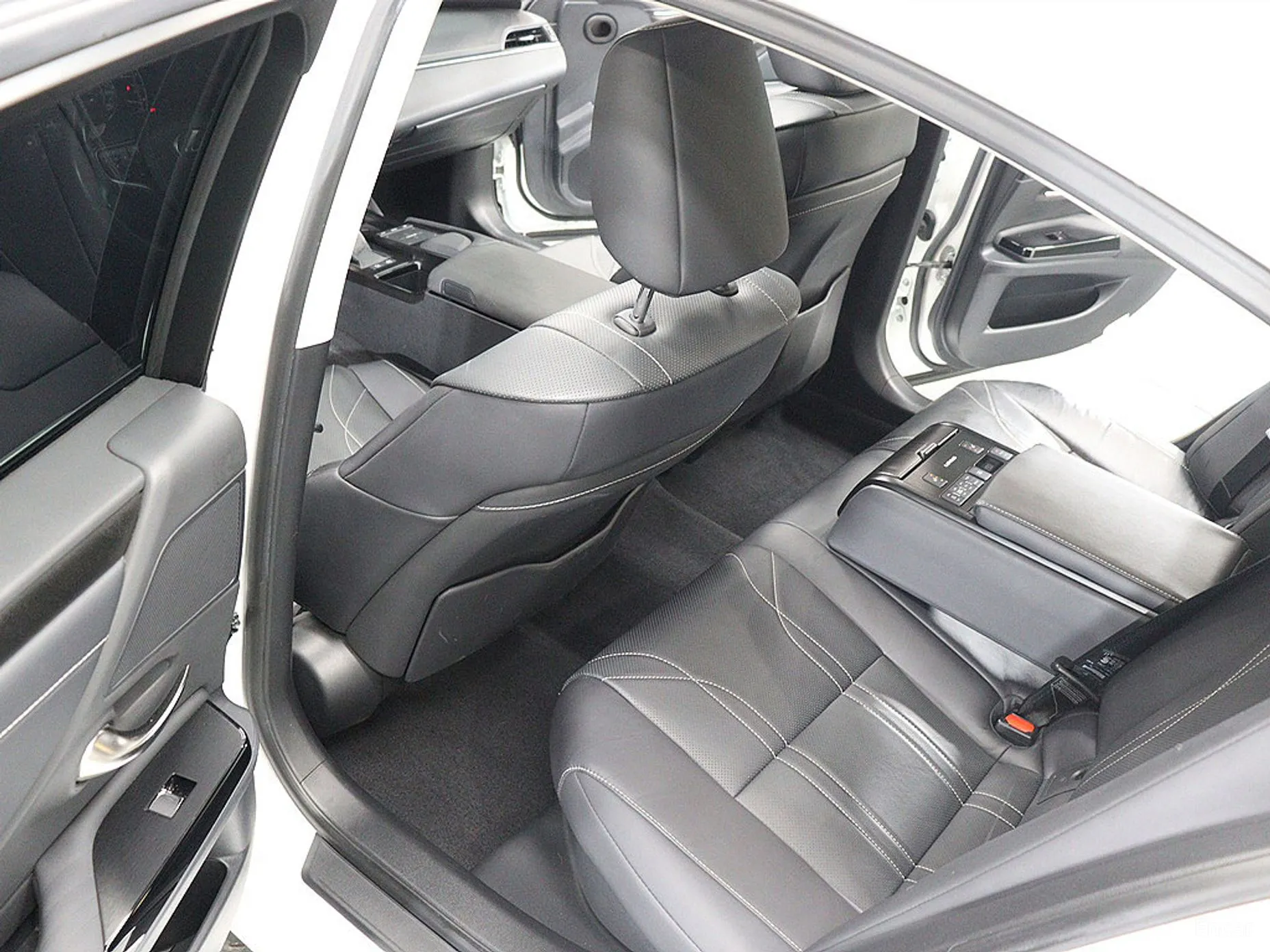 Lexus ES300h 7th Generation превью 15