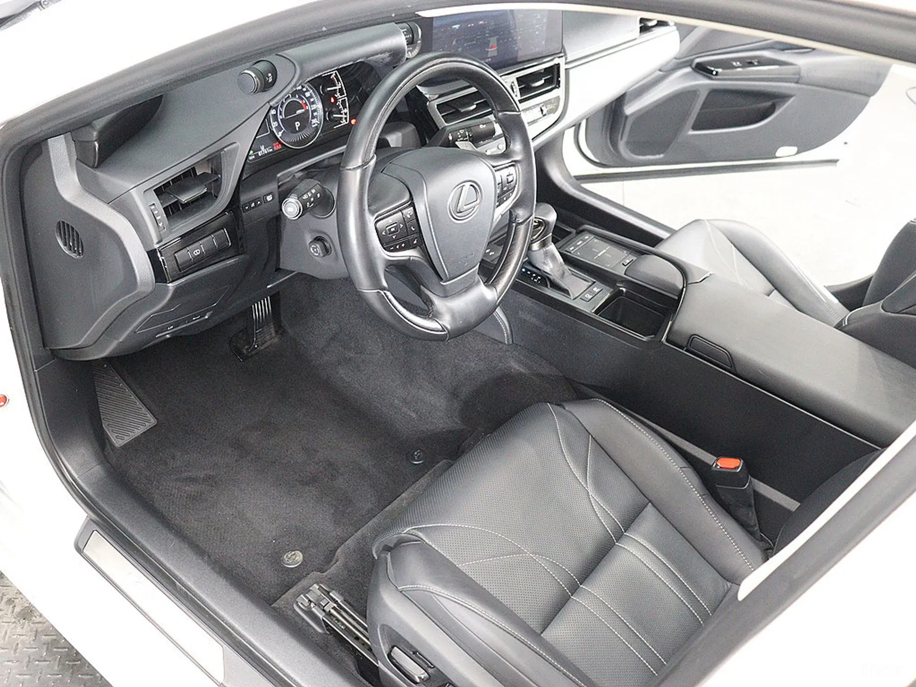 Lexus ES300h 7th Generation превью 16