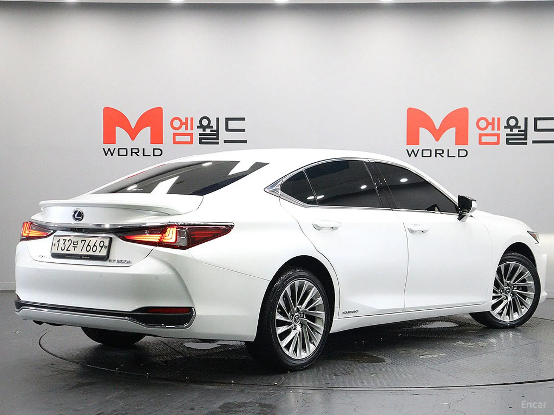 Lexus ES300h 7th Generation превью 4