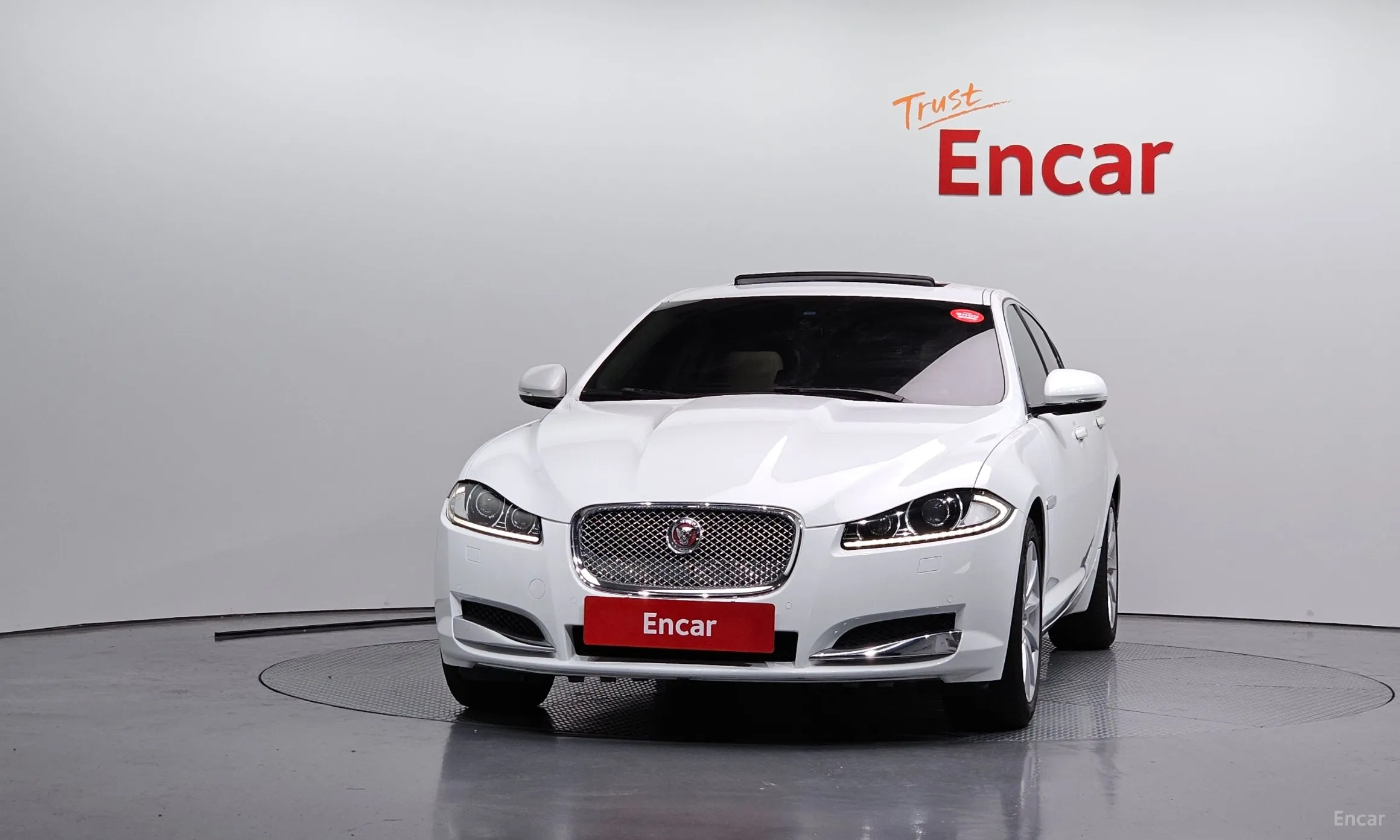 Jaguar New XF превью 3