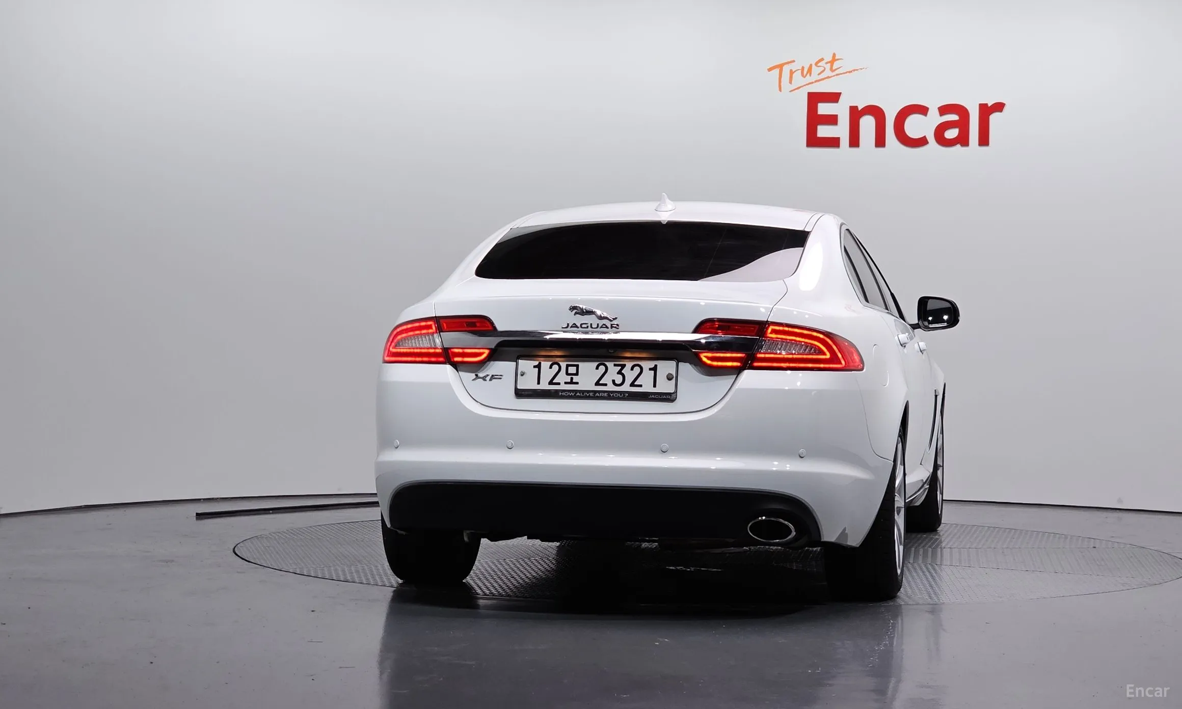 Jaguar New XF превью 4