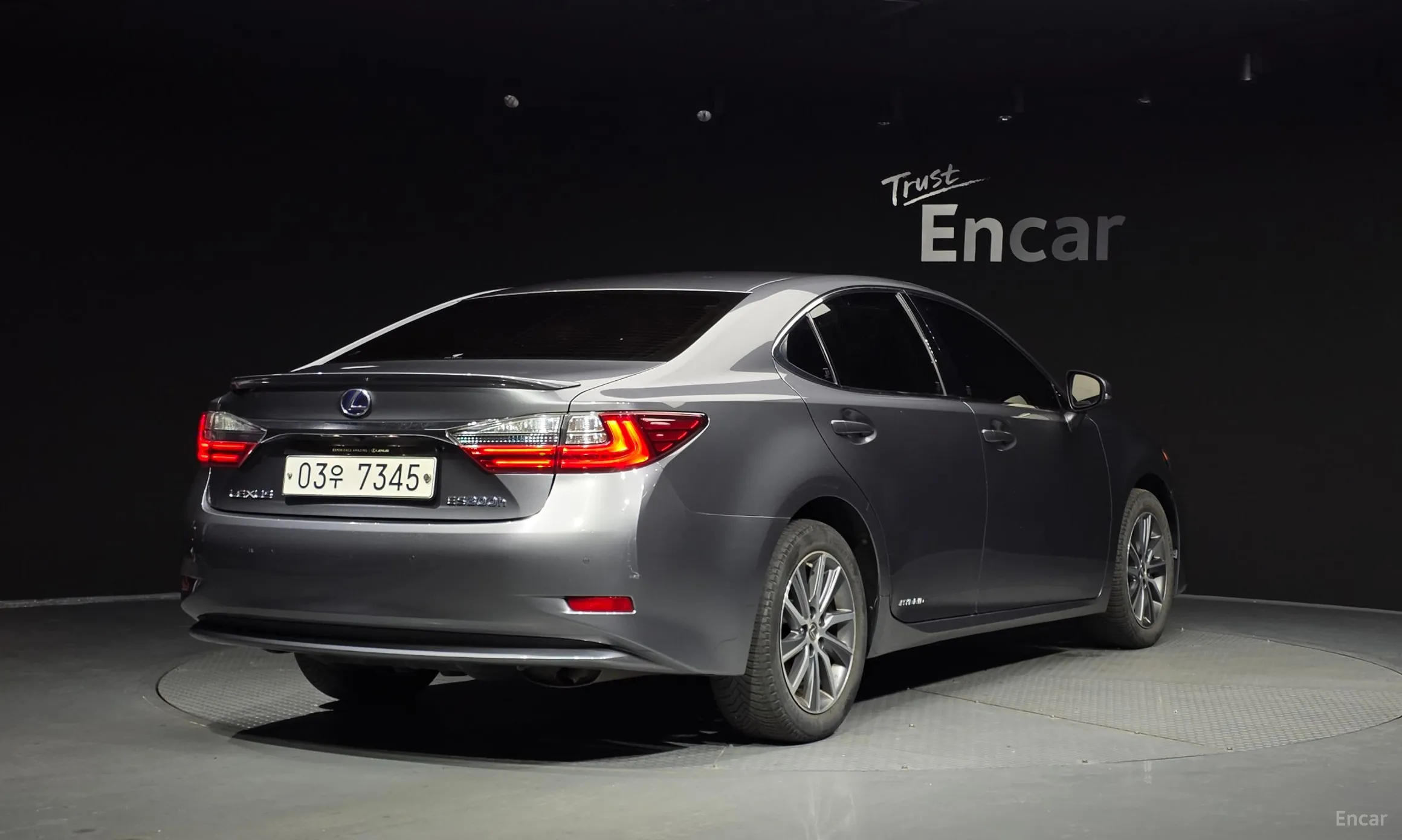 Lexus New ES300h