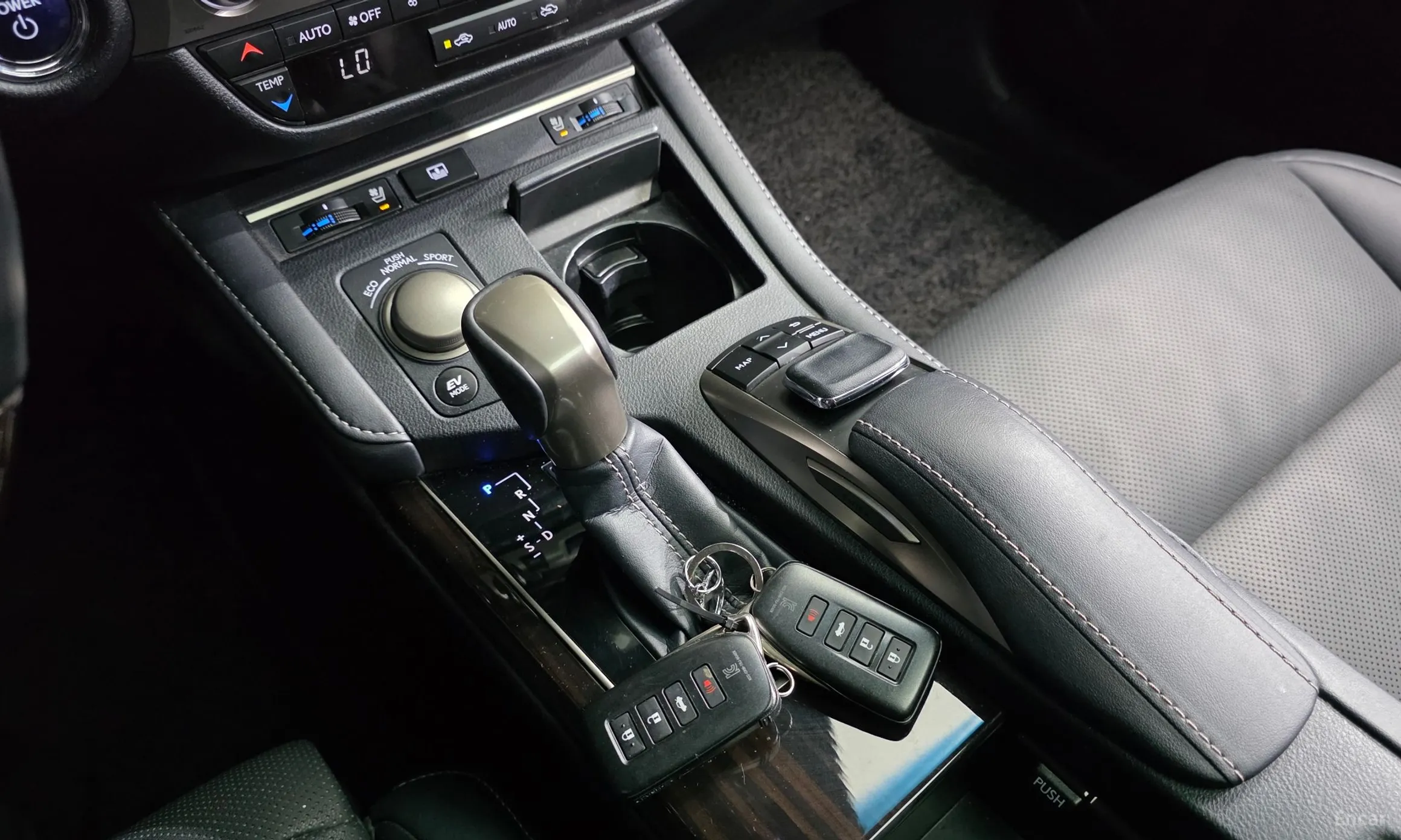 Lexus New ES300h превью 9