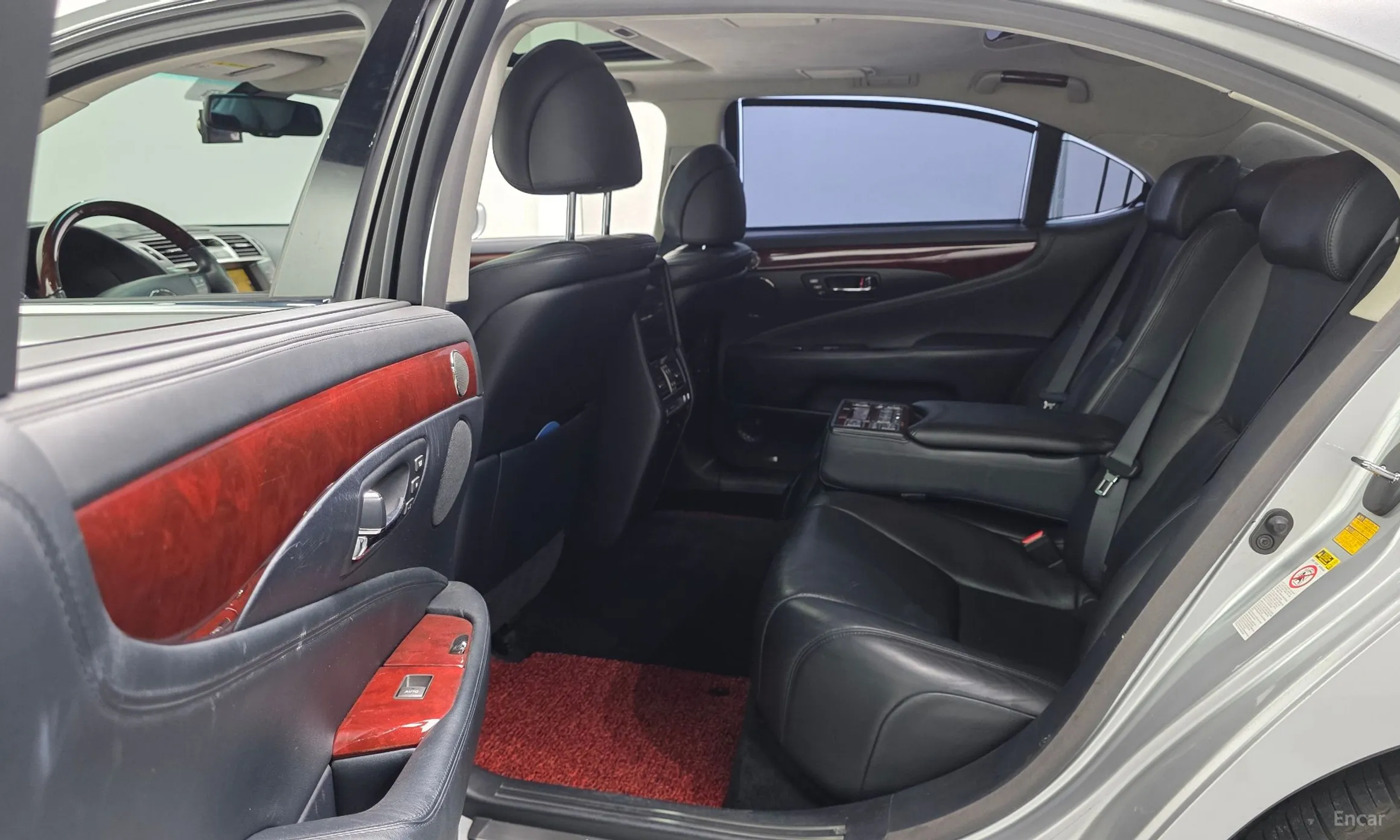 Lexus LS600hL превью 12