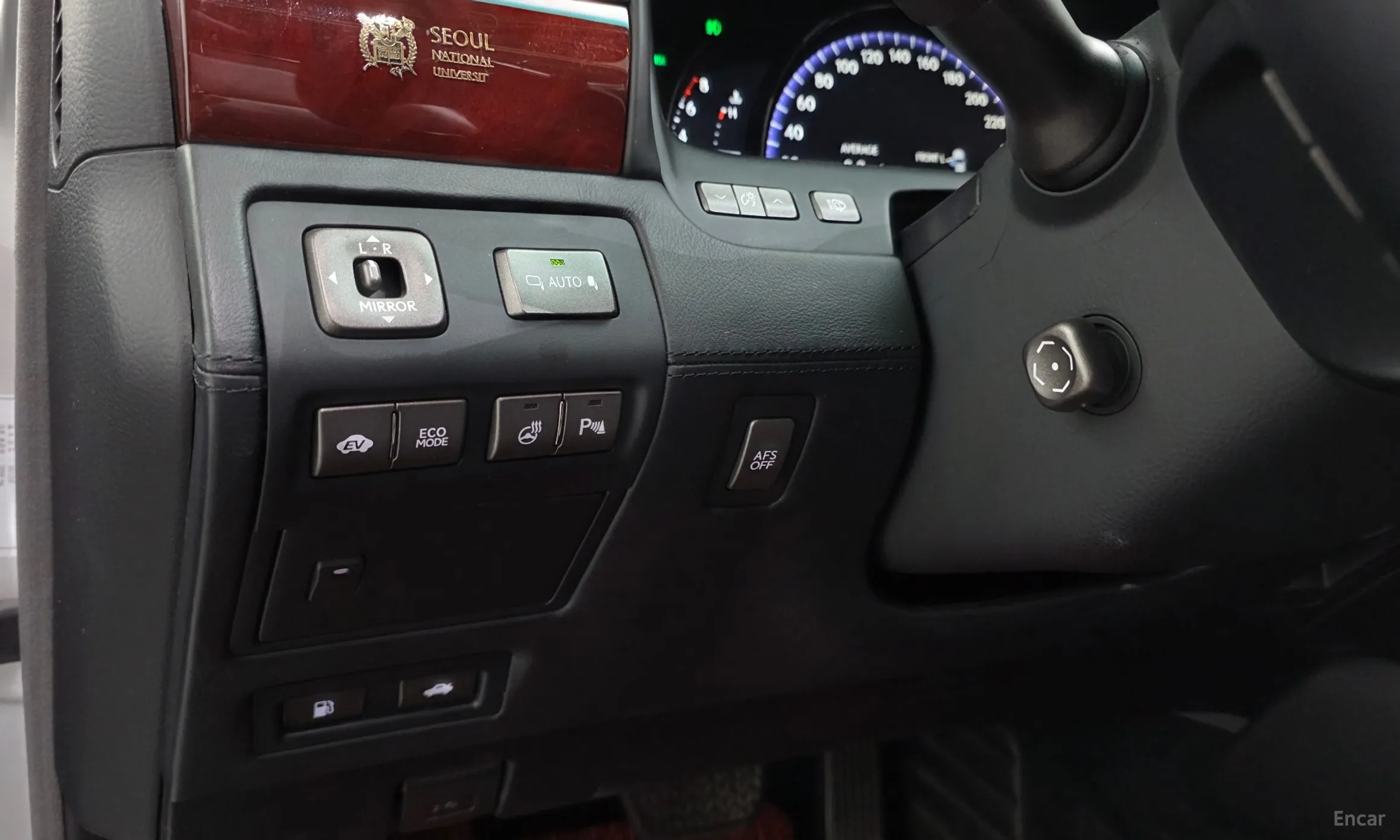 Lexus LS600hL превью 18
