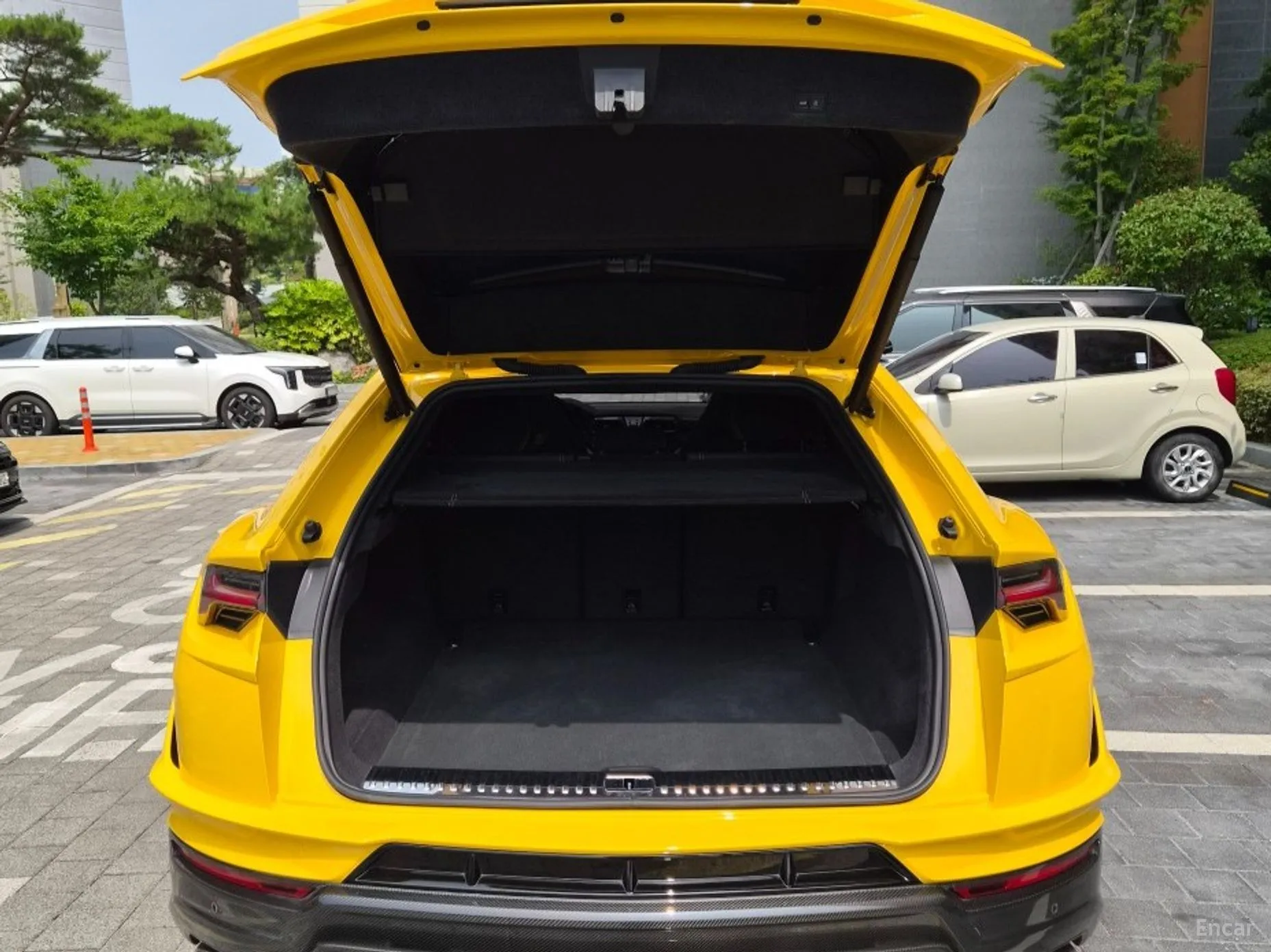 Lamborghini Urus превью 9