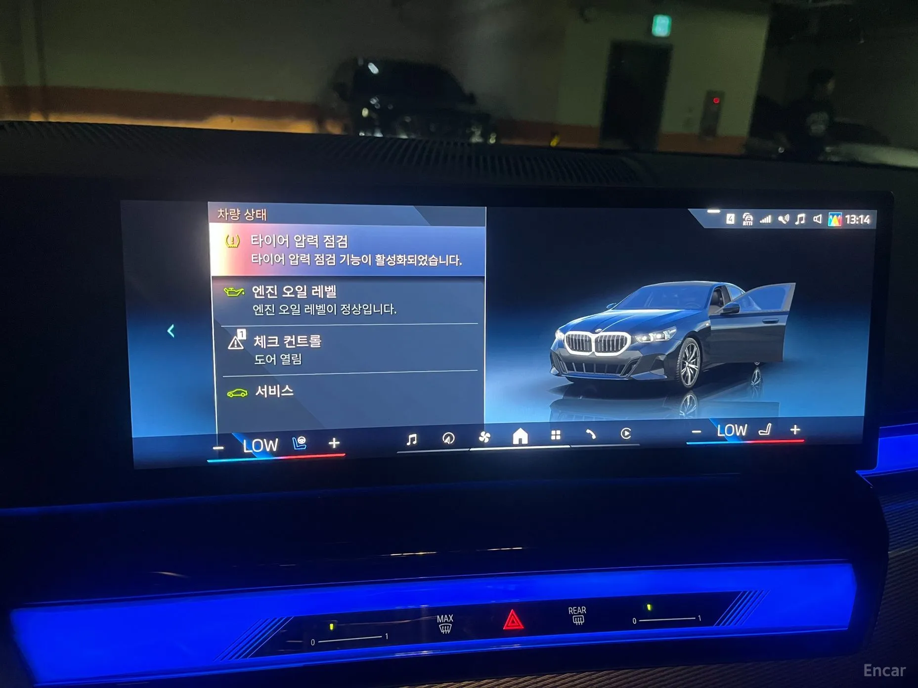 BMW 5 Series (G60) превью 12