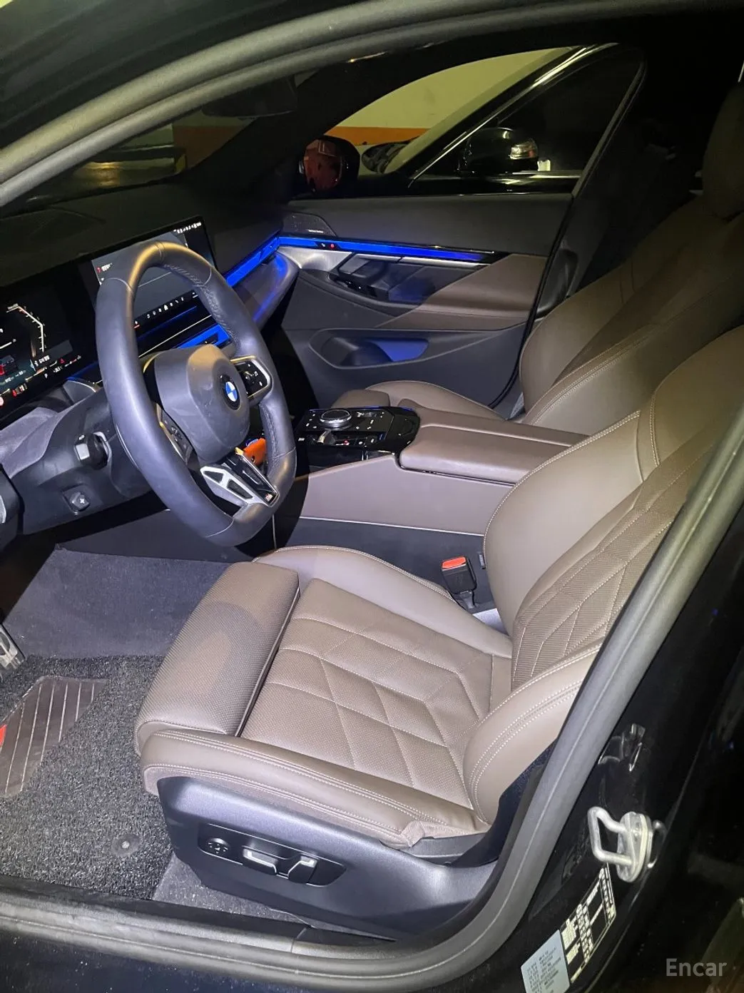BMW 5 Series (G60) превью 14