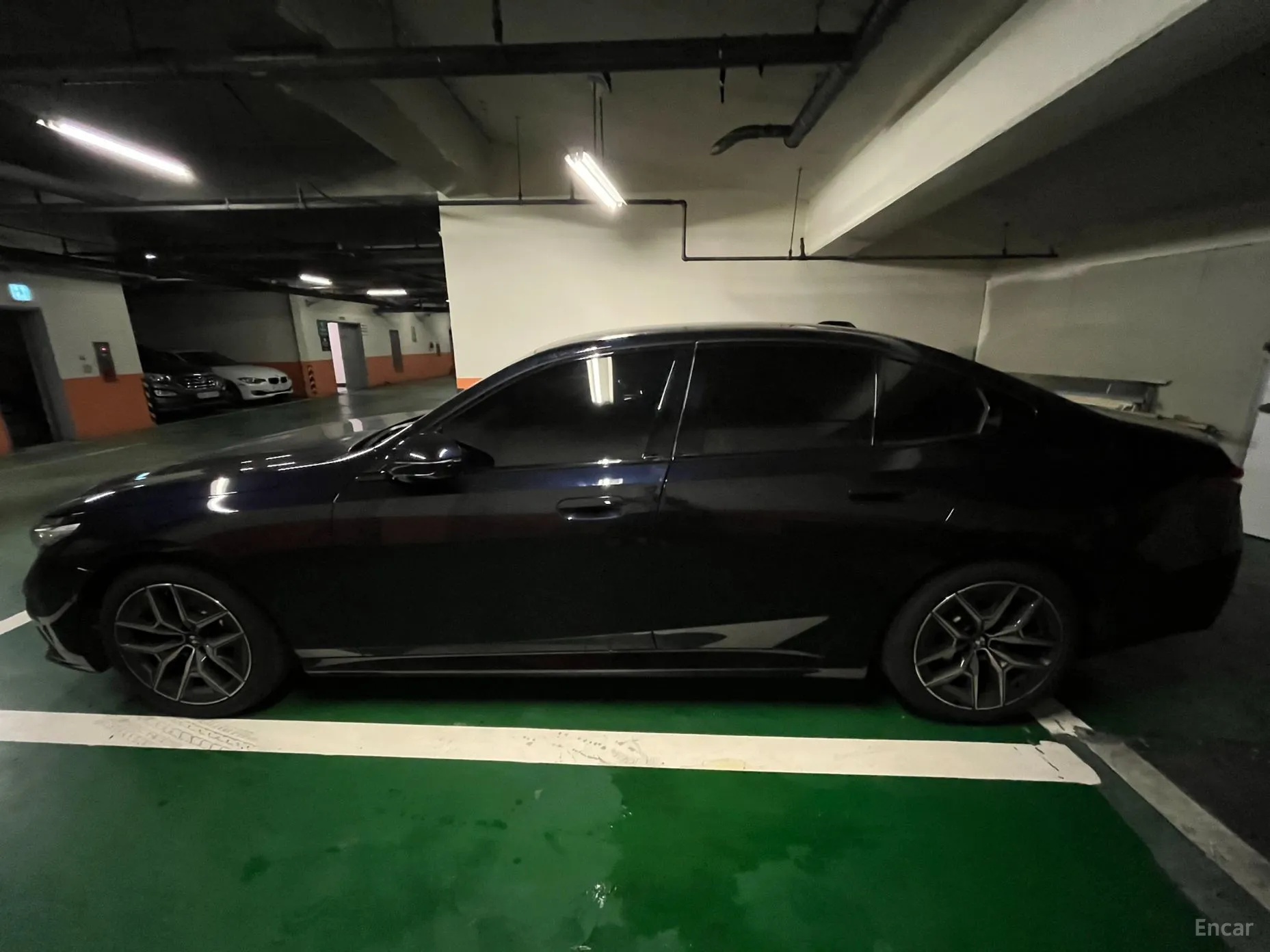 BMW 5 Series (G60) превью 4