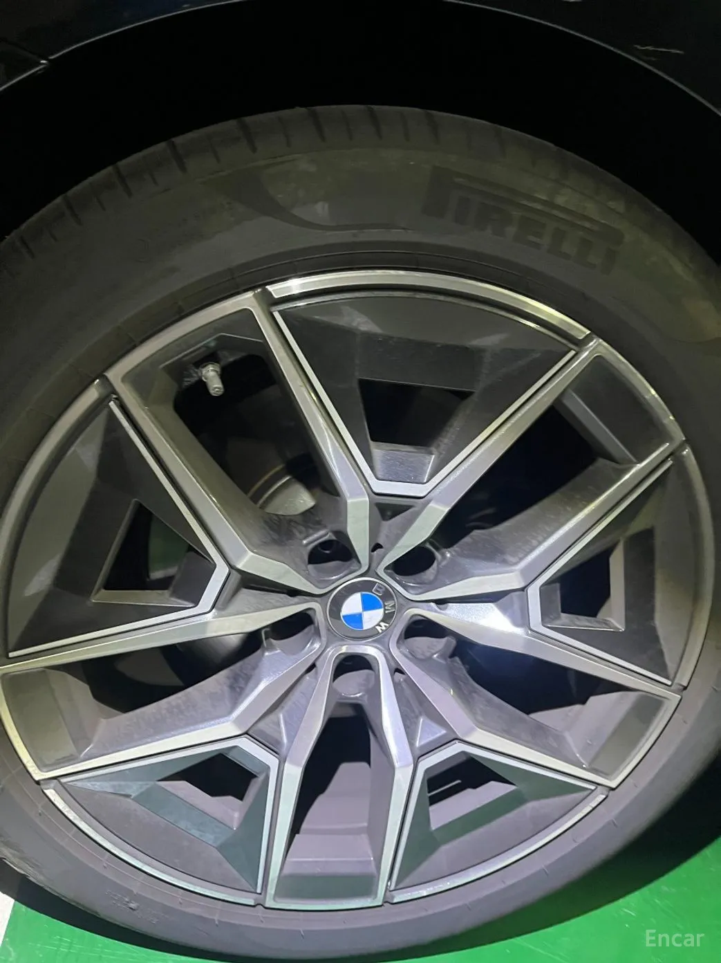 BMW 5 Series (G60) превью 8