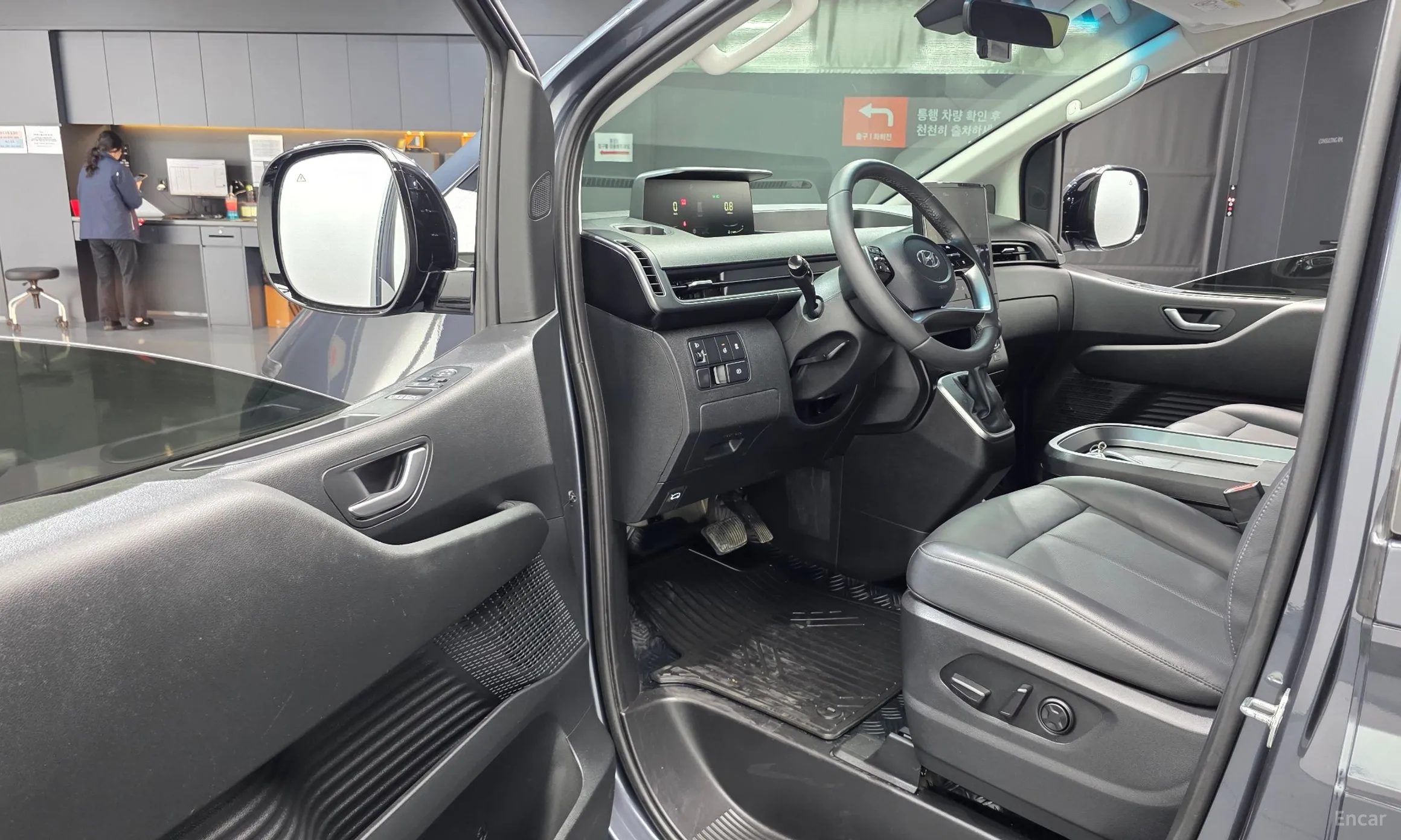 Hyundai Staria превью 10
