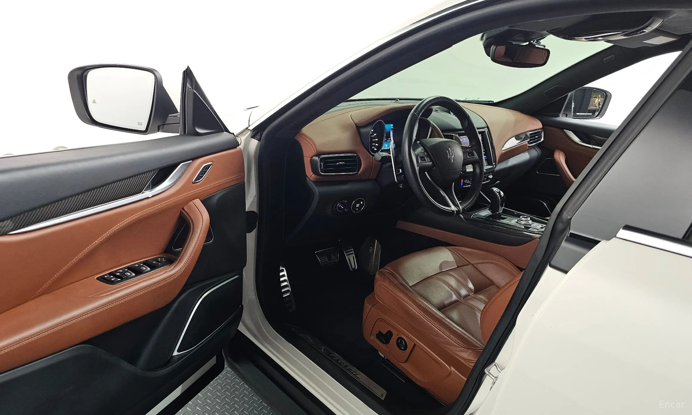 Maserati Levante превью 10