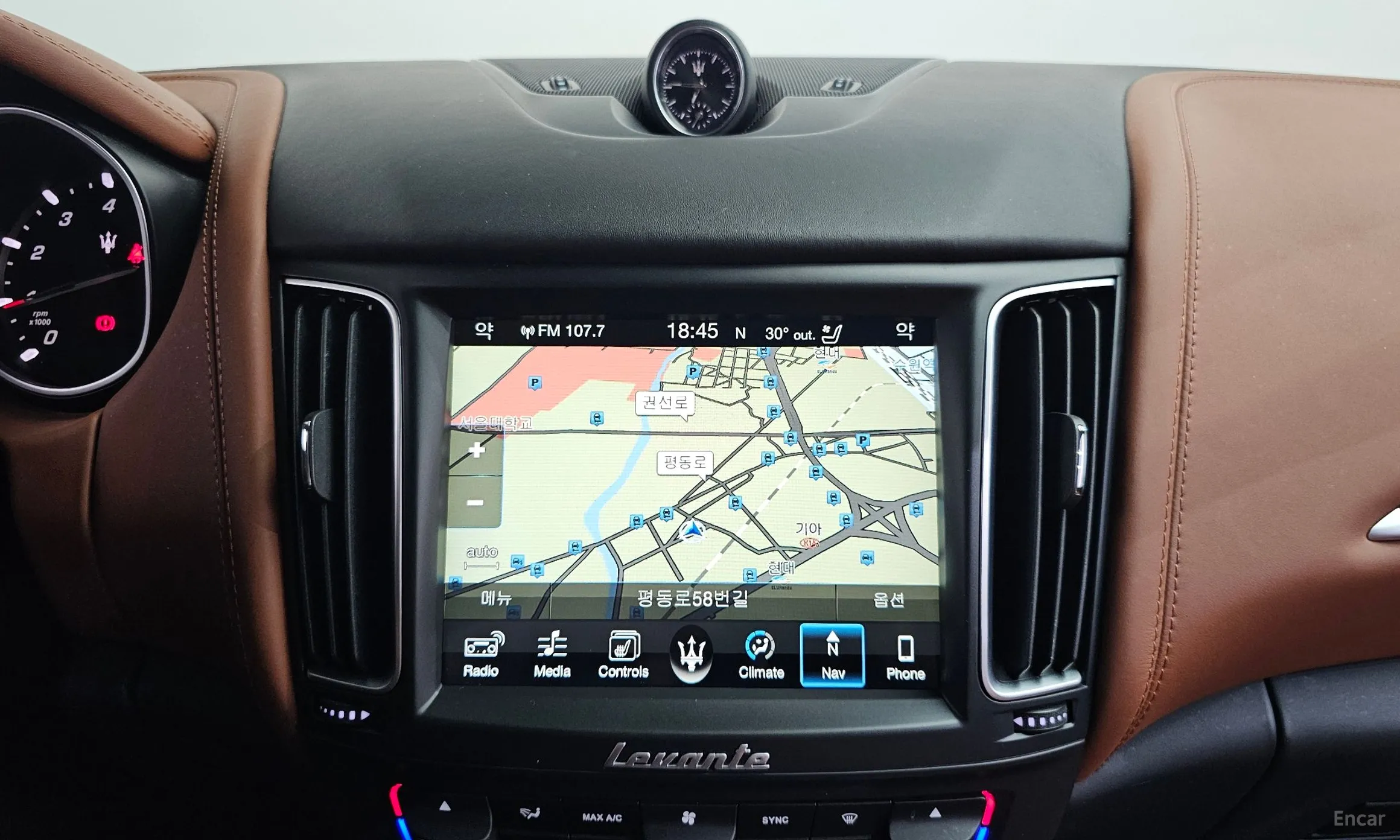 Maserati Levante превью 12