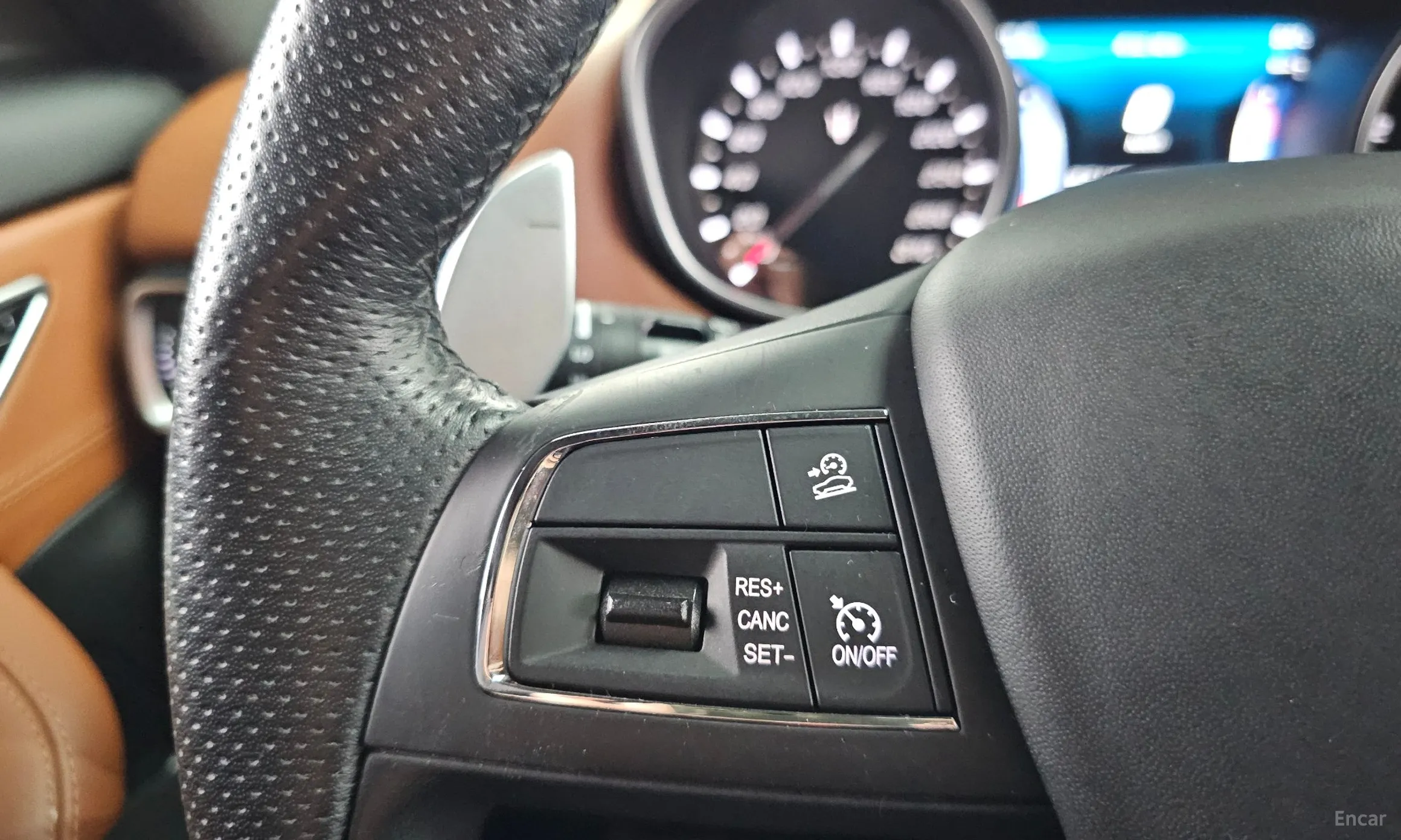 Maserati Levante превью 15