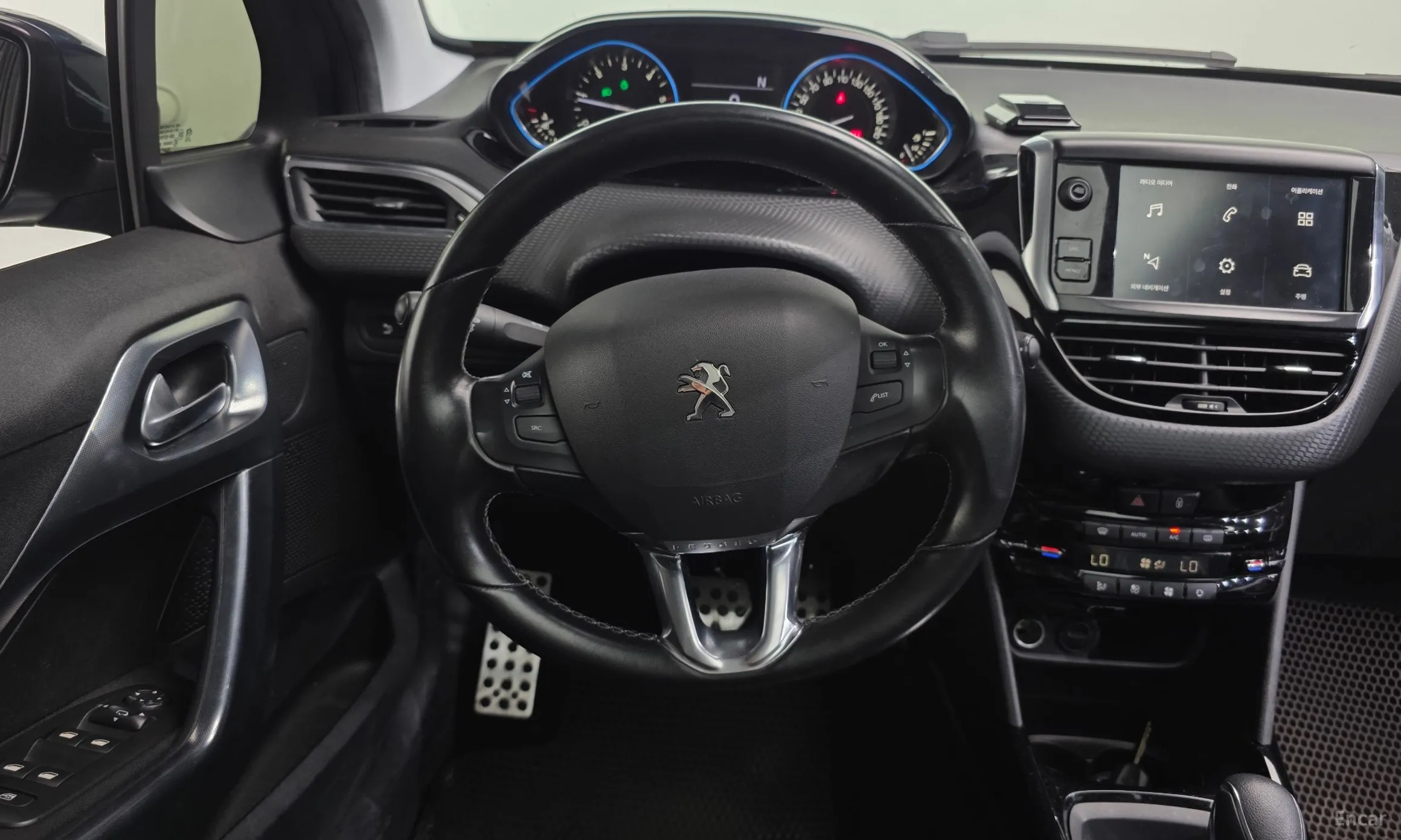 Peugeot 2008. превью 13