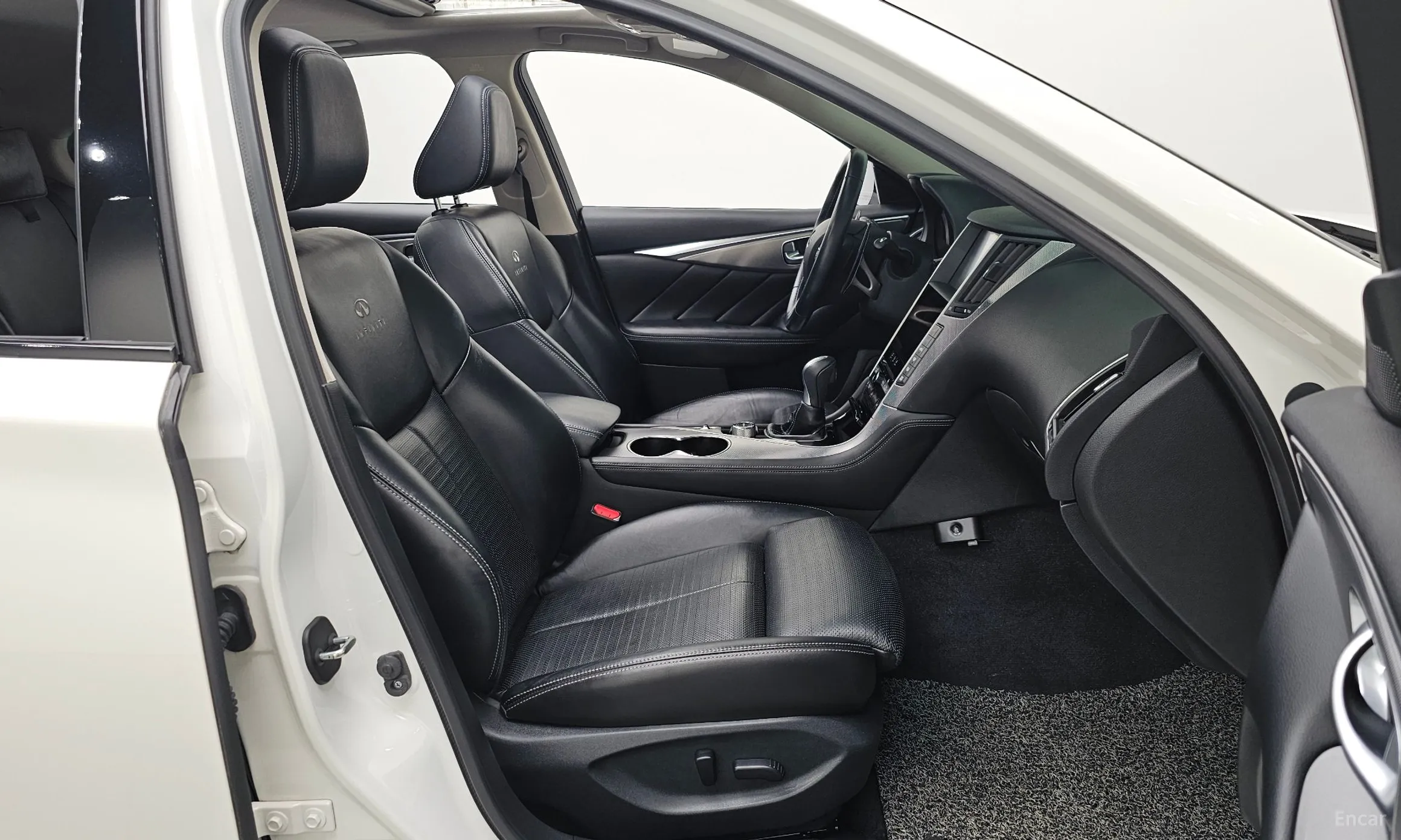 Infiniti Q50 превью 11
