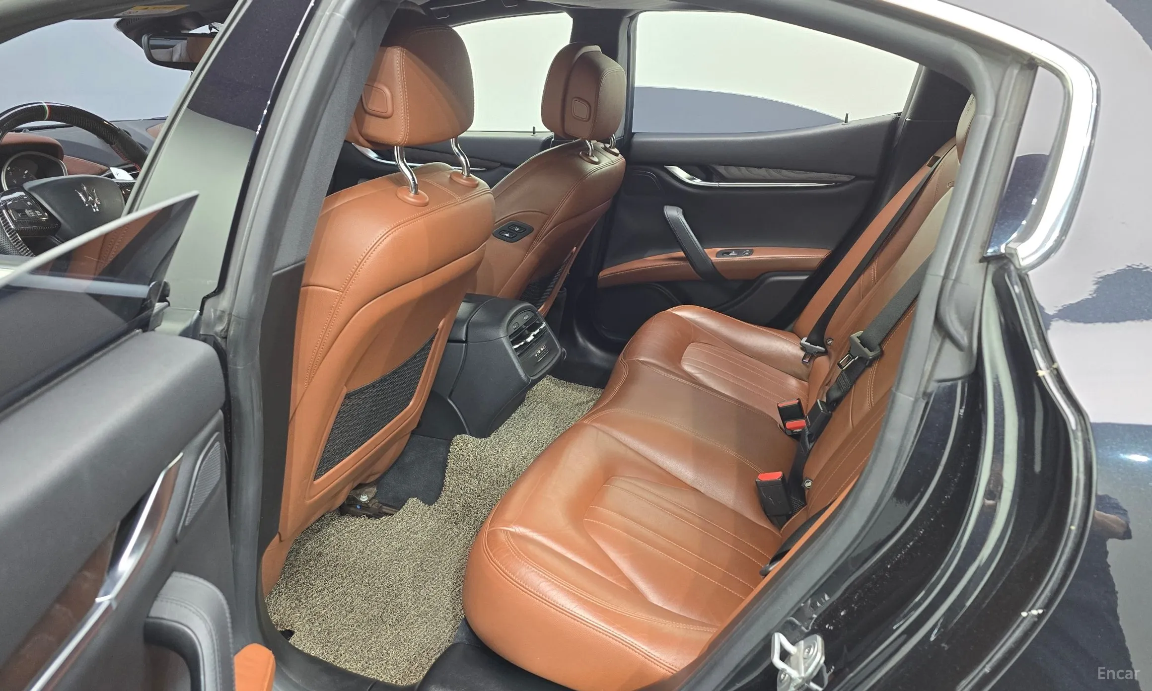 Maserati Ghibli превью 19
