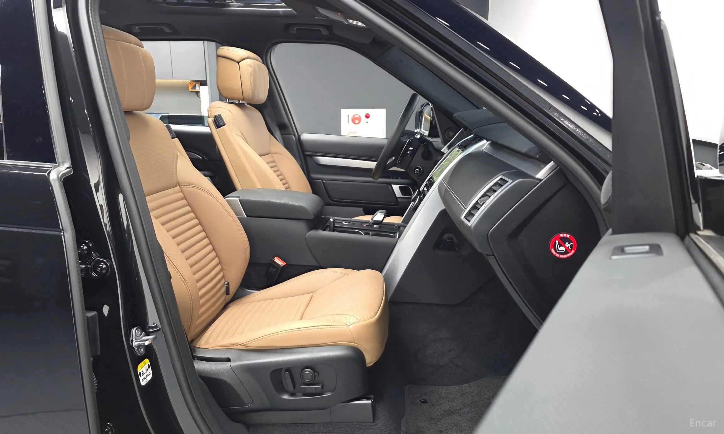 Land Rover Discovery 5 превью 11