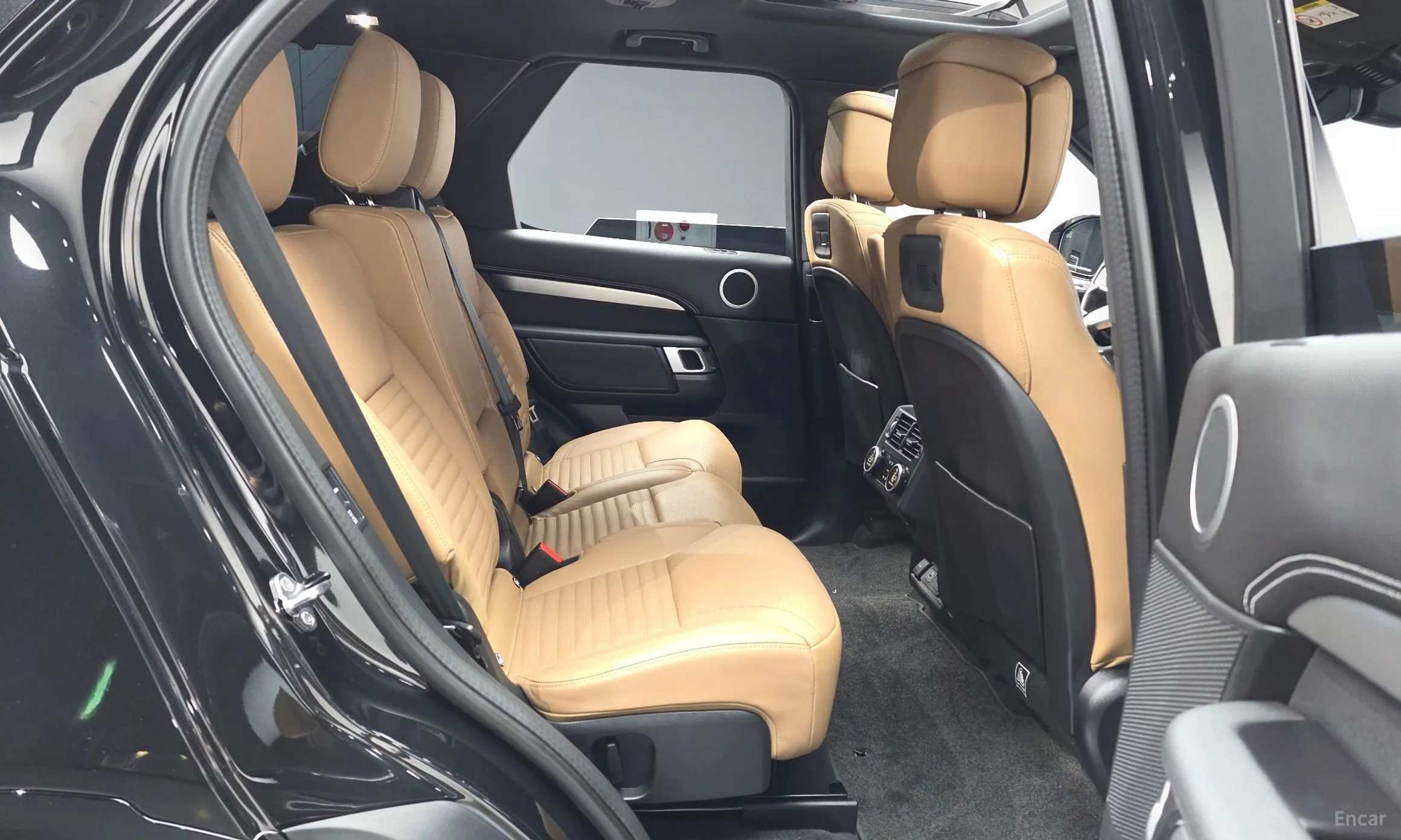 Land Rover Discovery 5 превью 12