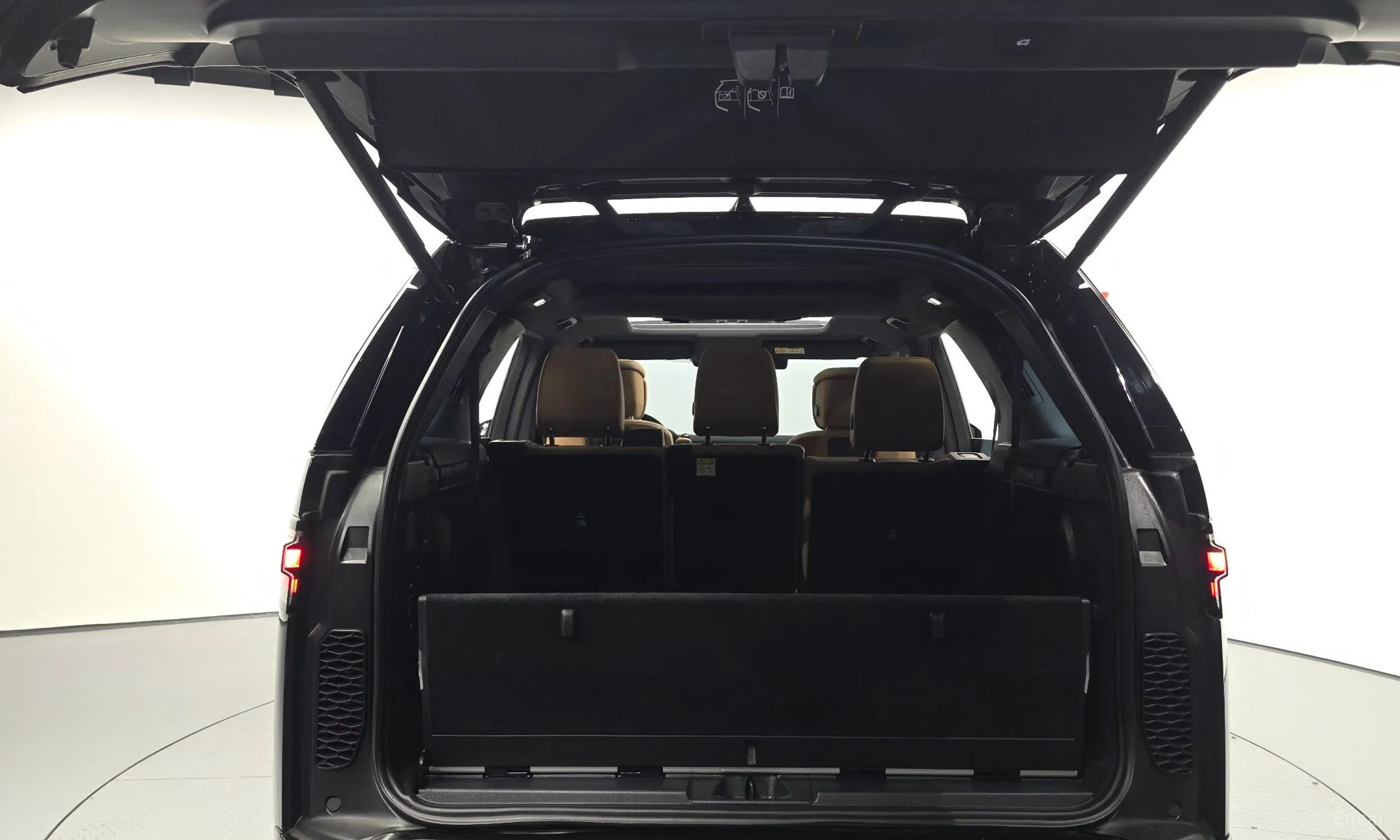 Land Rover Discovery 5 превью 20
