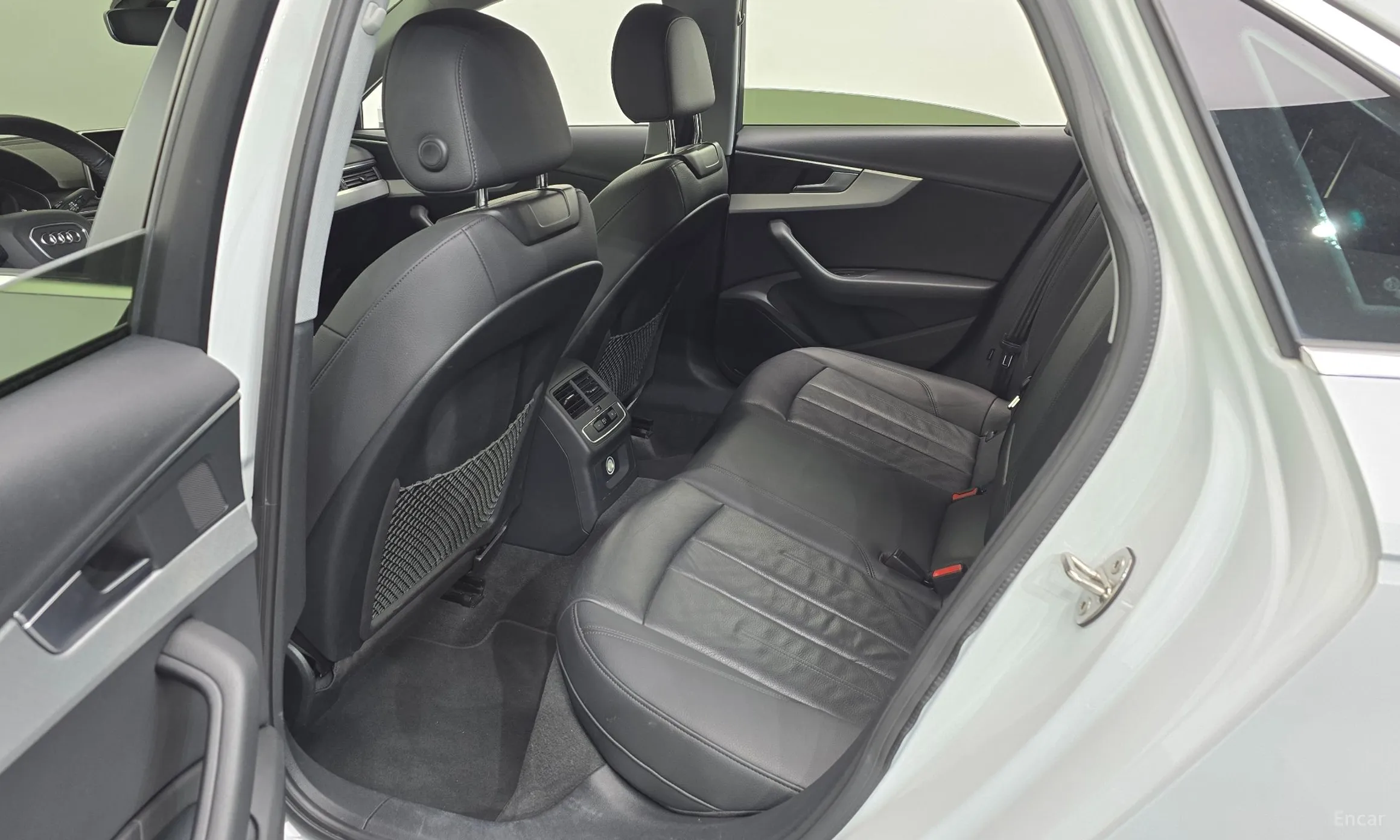 Audi A4 (B9) превью 11