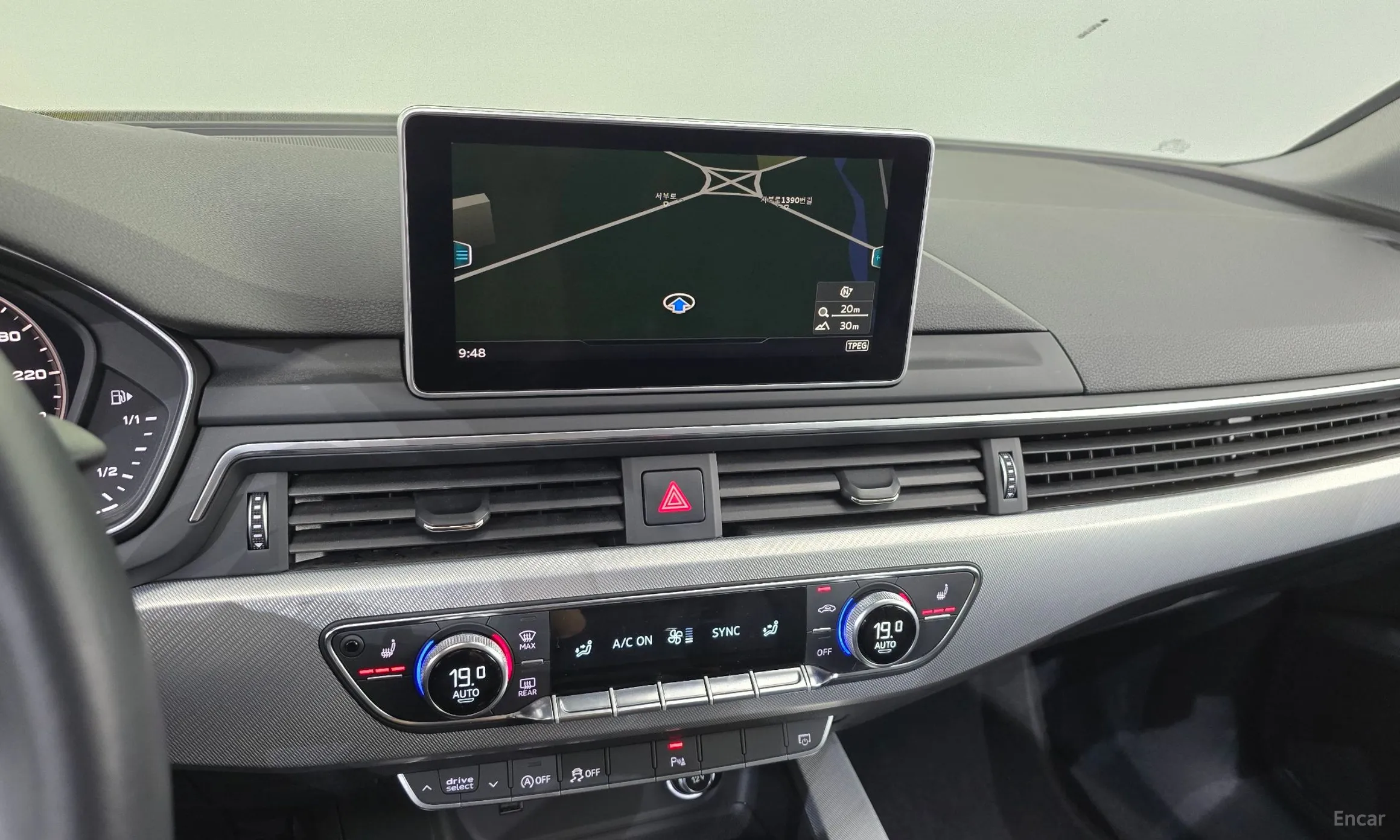 Audi A4 (B9) превью 12