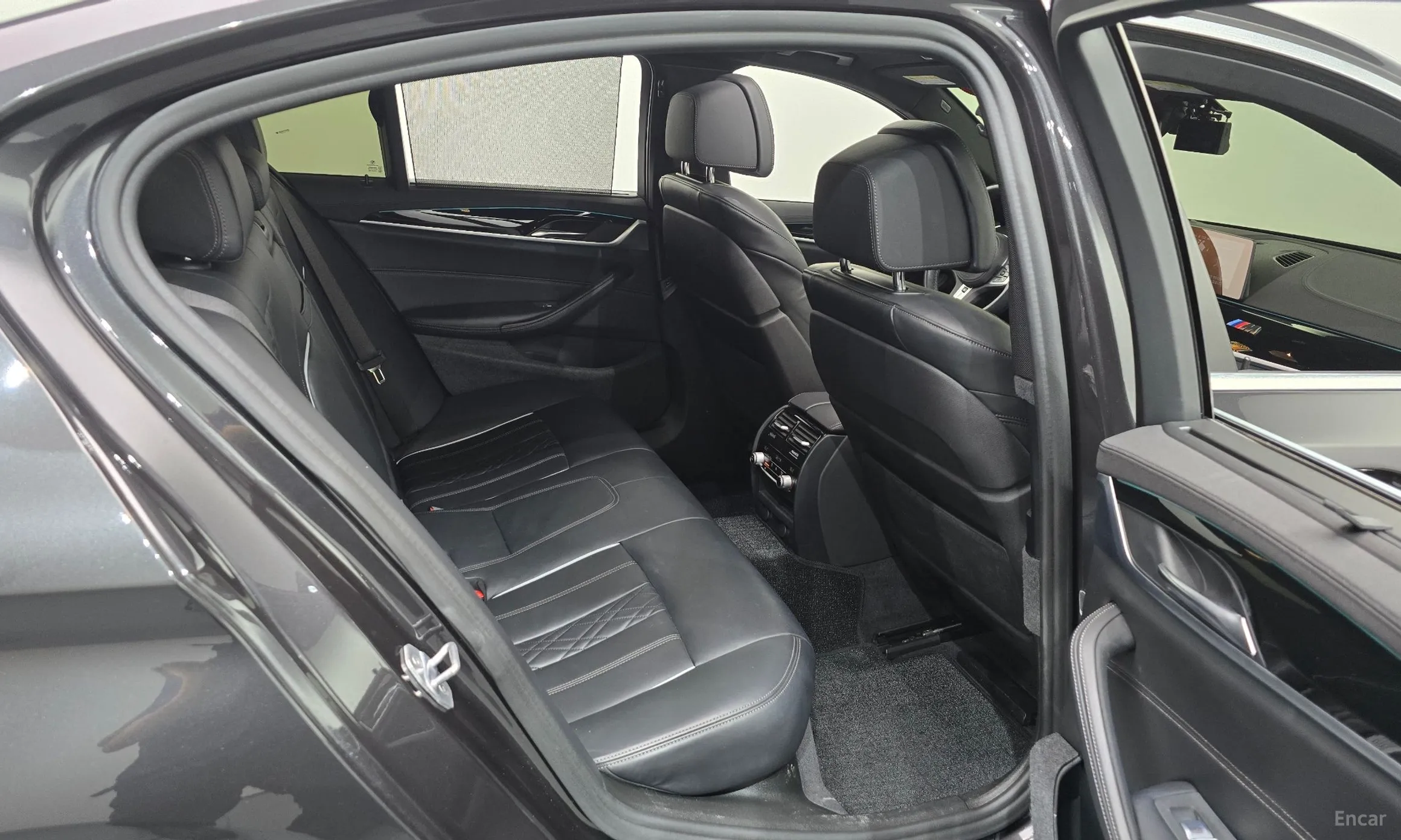 BMW 5 Series (G30) превью 11