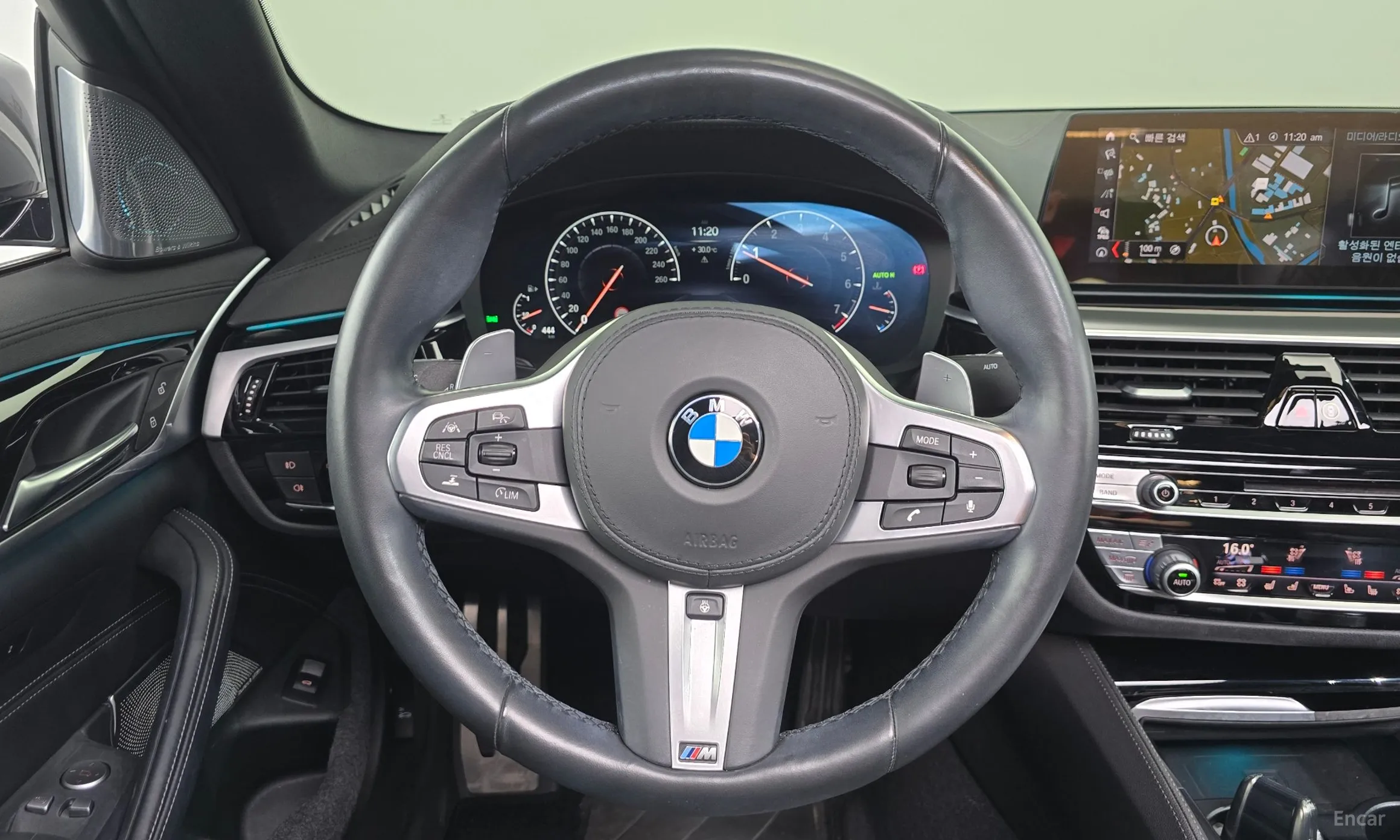 BMW 5 Series (G30) превью 13