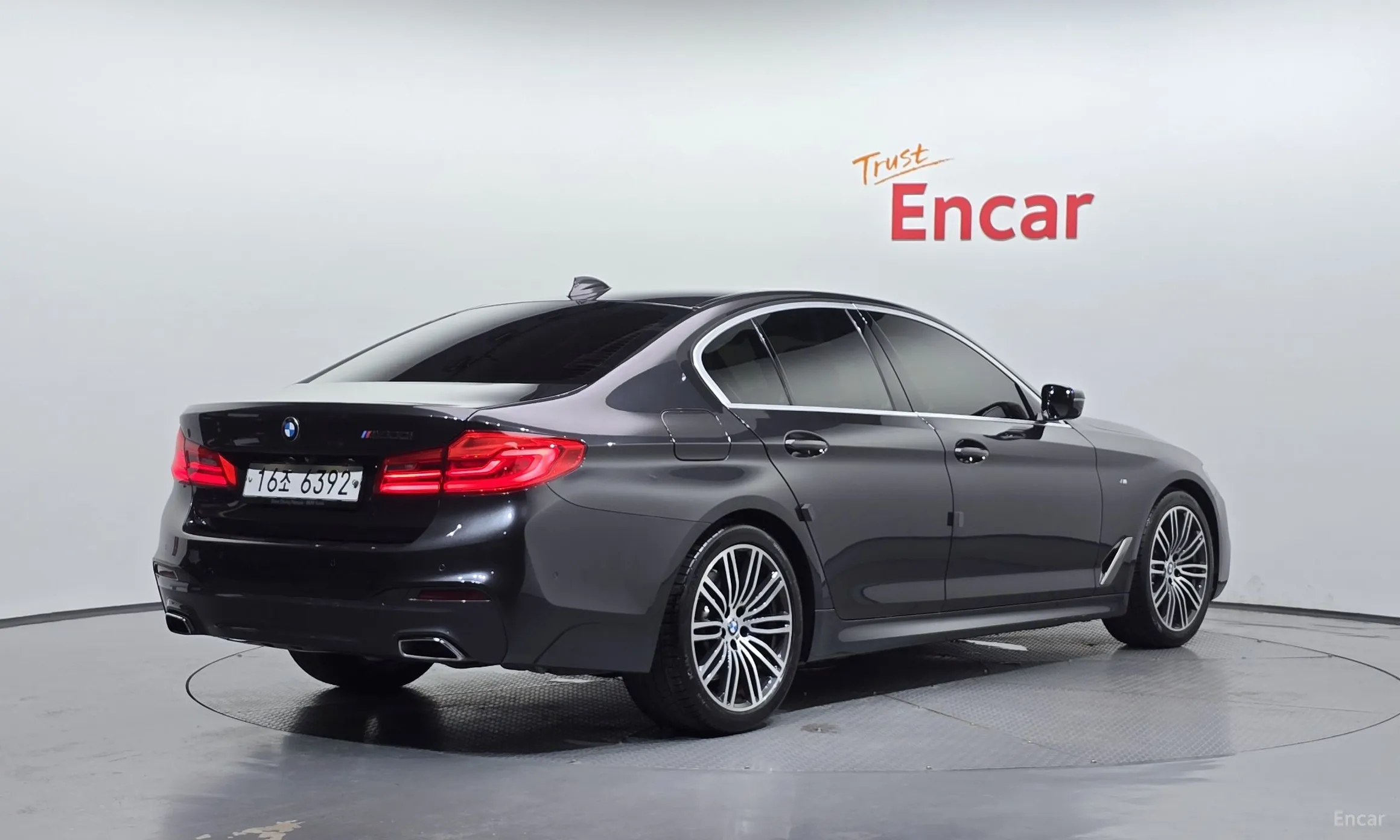 BMW 5 Series (G30) превью 2