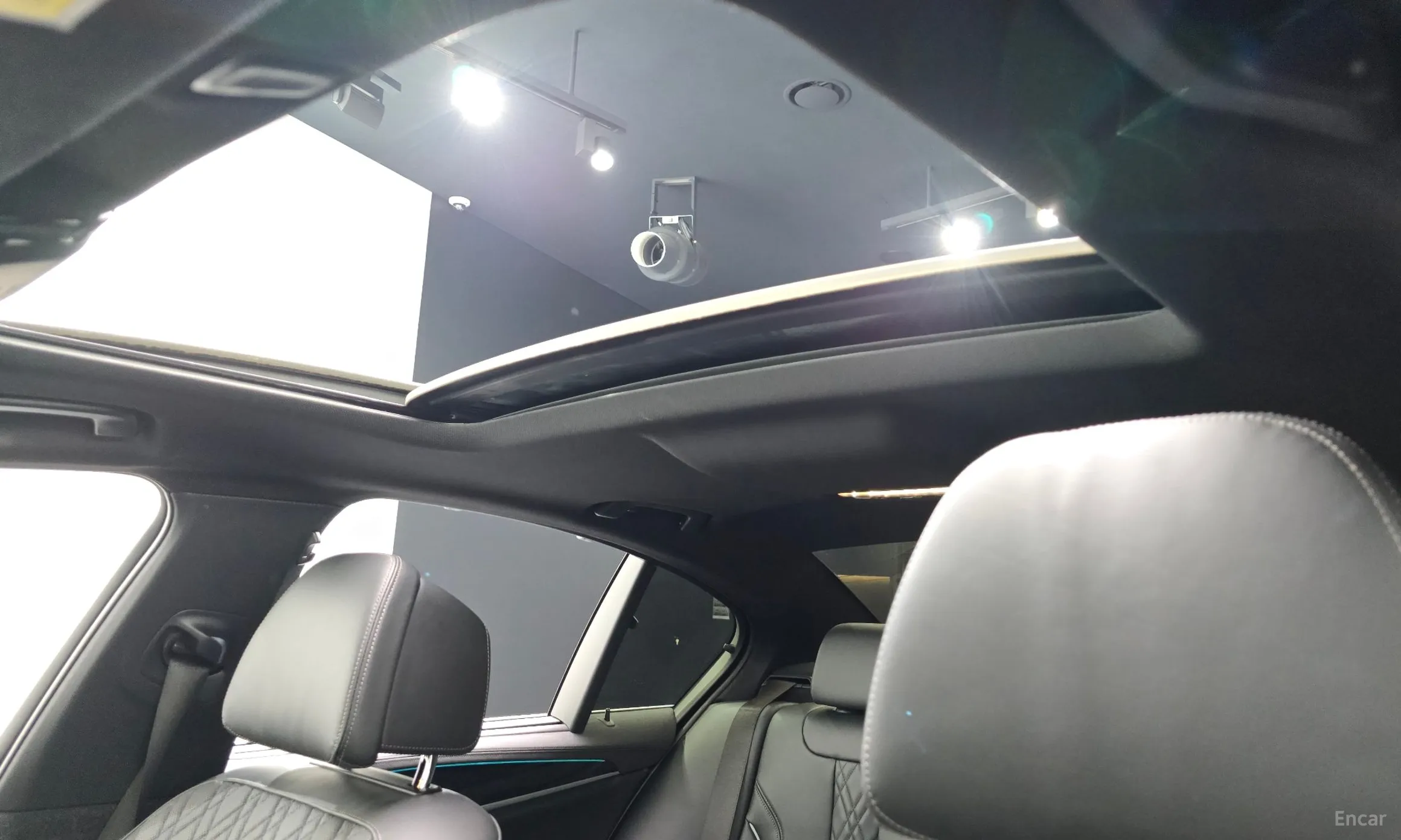 BMW 5 Series (G30) превью 16