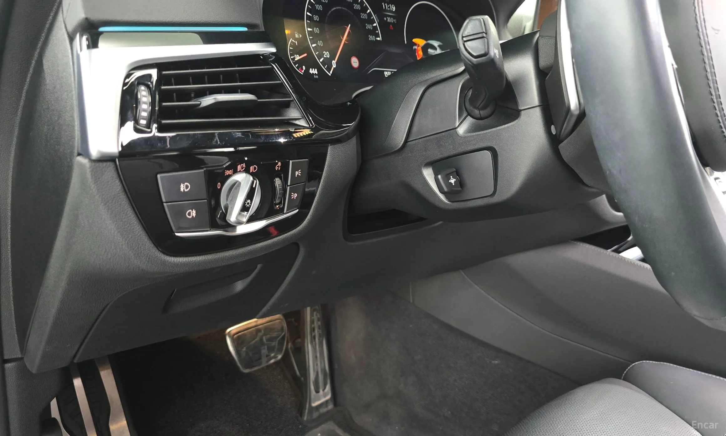 BMW 5 Series (G30) превью 17