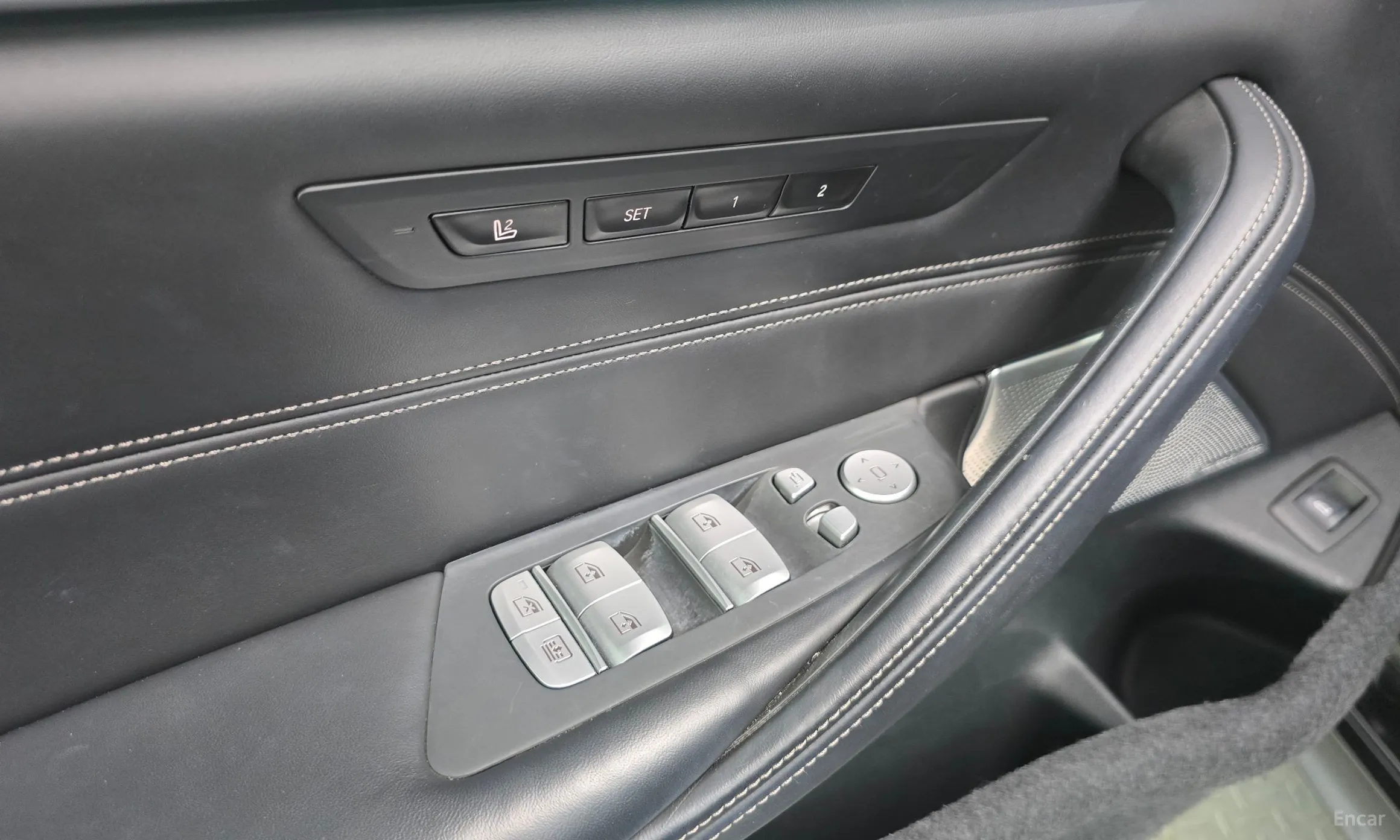 BMW 5 Series (G30) превью 19