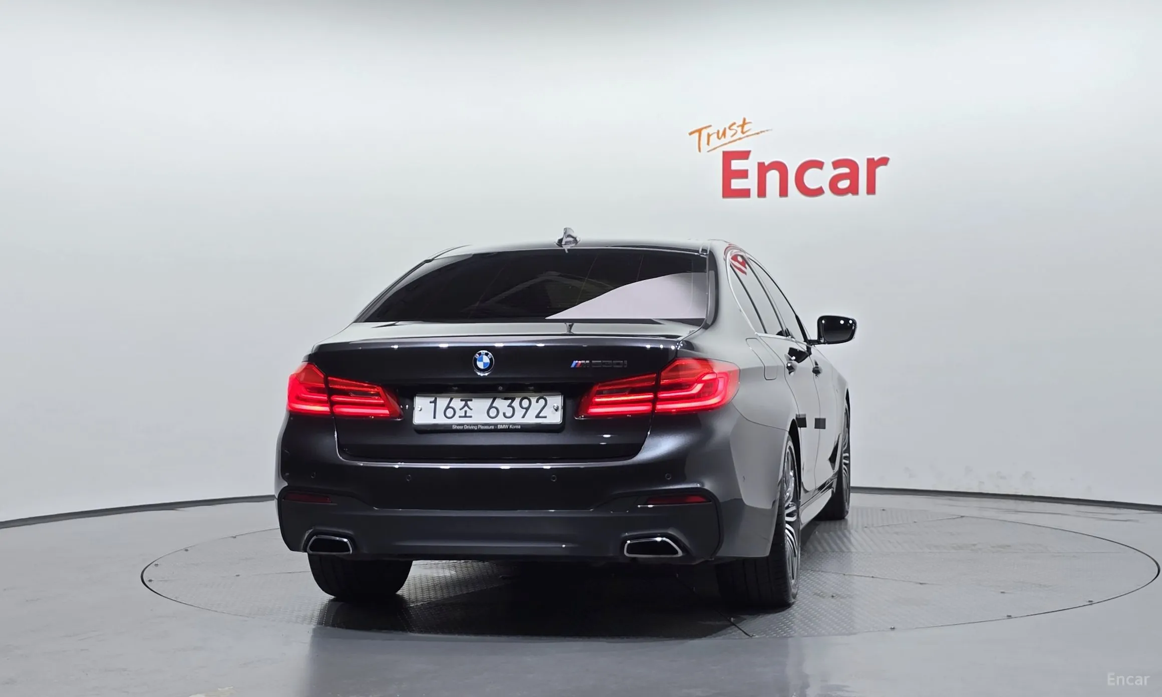 BMW 5 Series (G30) превью 4